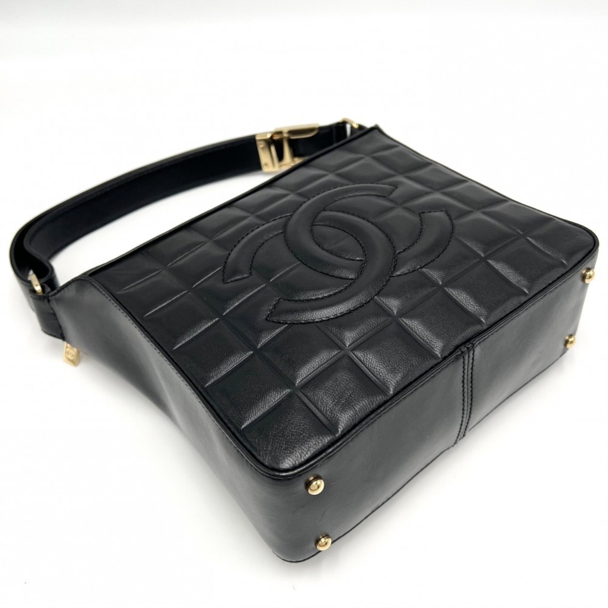 Chanel Black Leather Handbag Shoulder Bag (Pre-Owned)