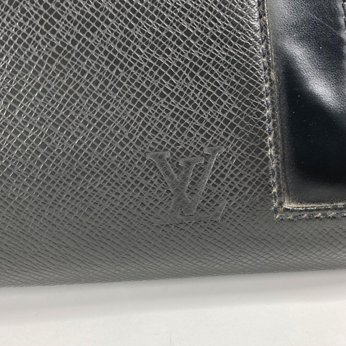 Louis Vuitton Ardoise Black Taiga Leather Handbag Tote Bag (Pre-Owned)