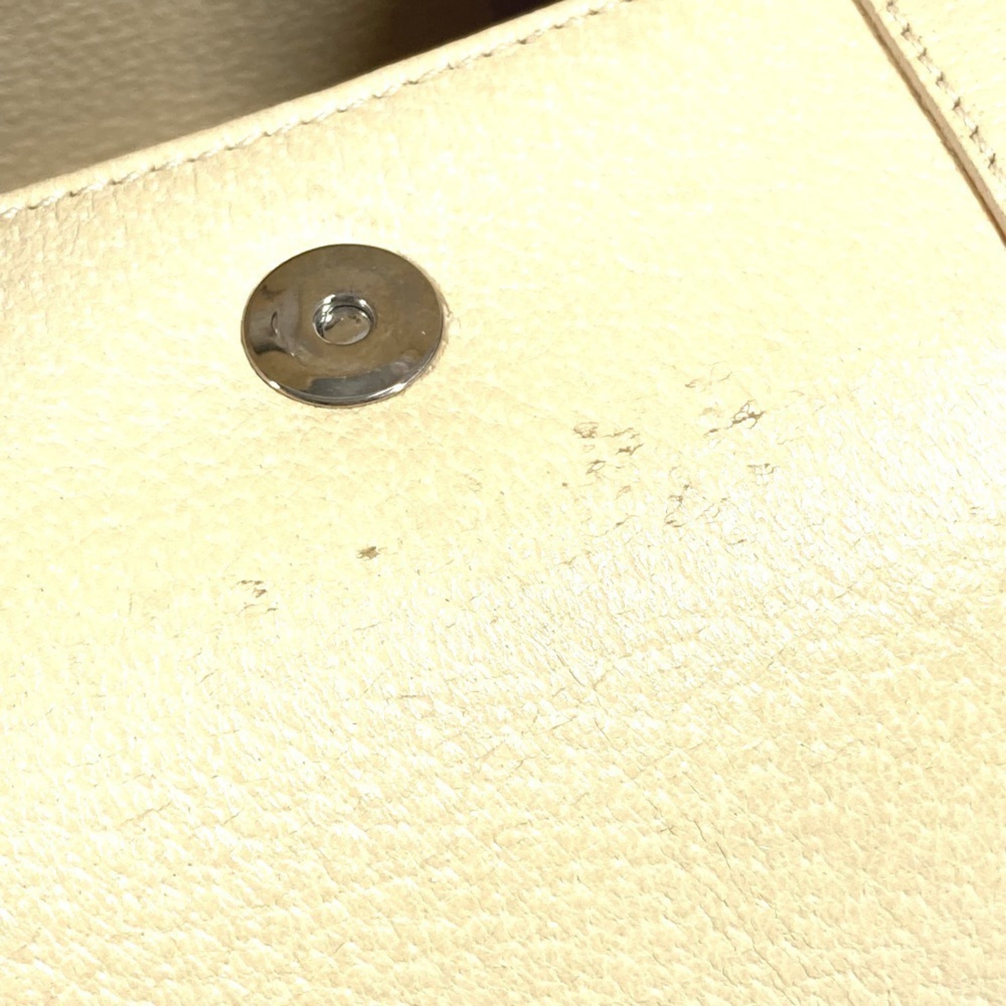 Bvlgari White Leather Shoulder Bag (Pre-Owned)