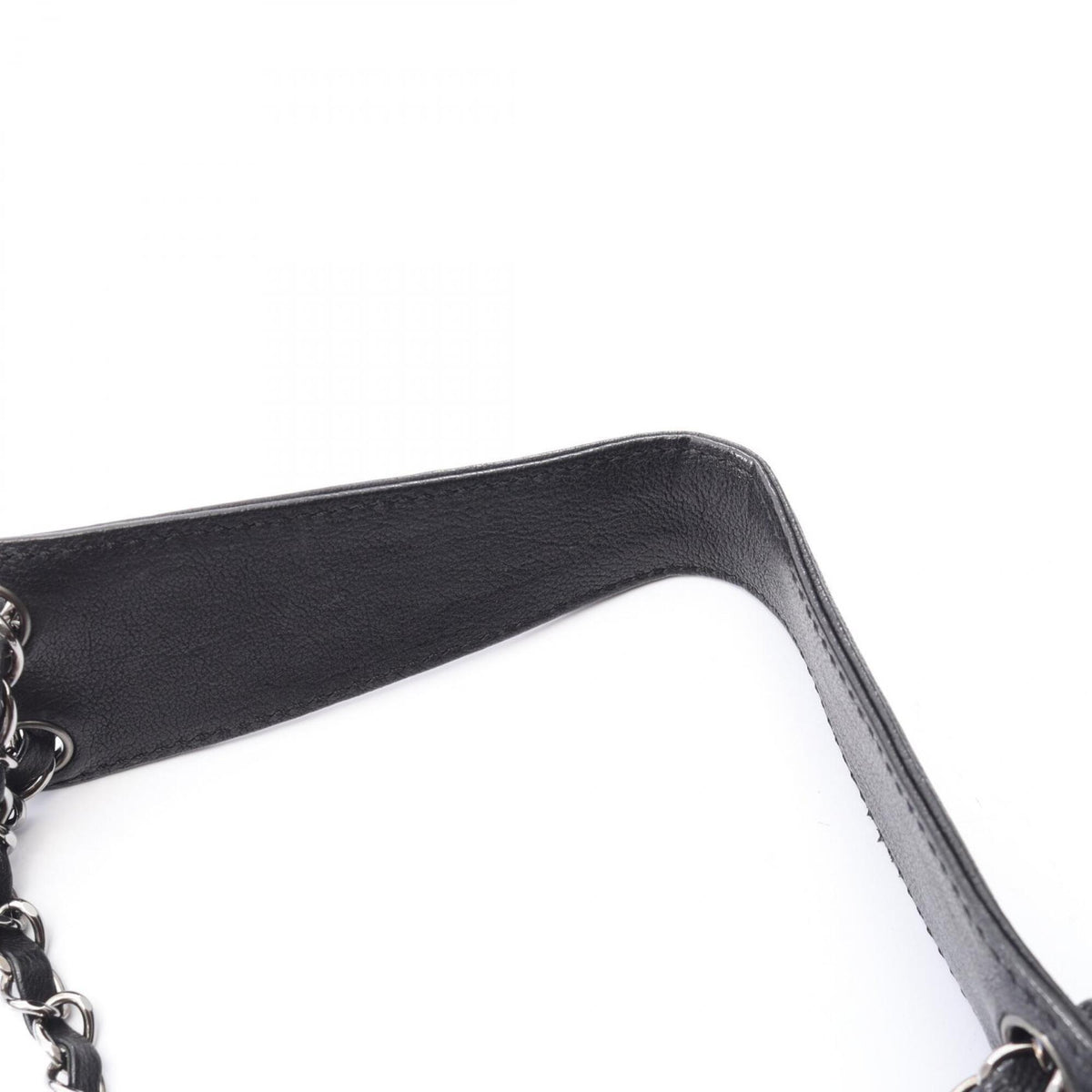 Chanel Black Leather Shoulder Bag (Pre-Owned)