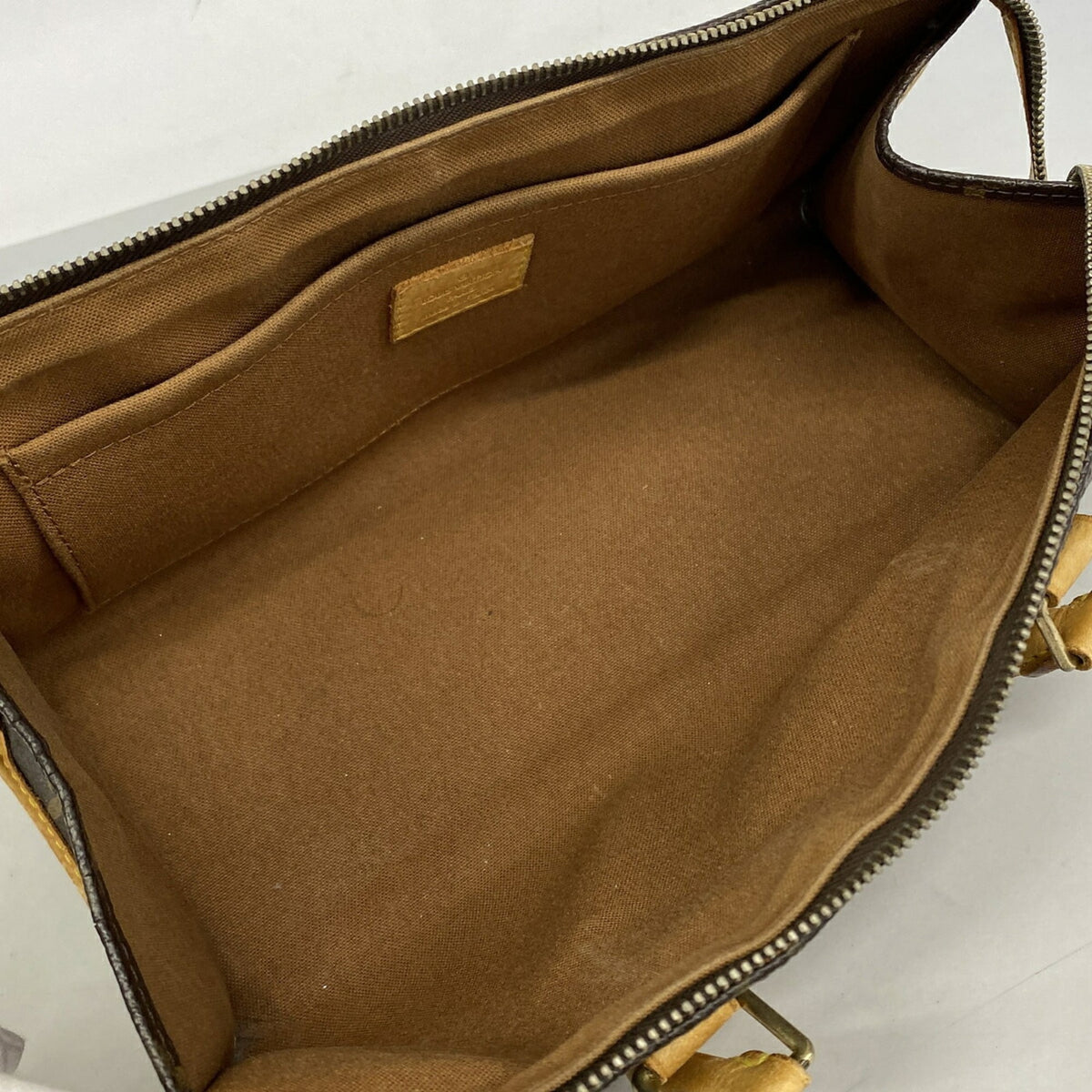 Louis Vuitton Brown Handbag (Pre-Owned)