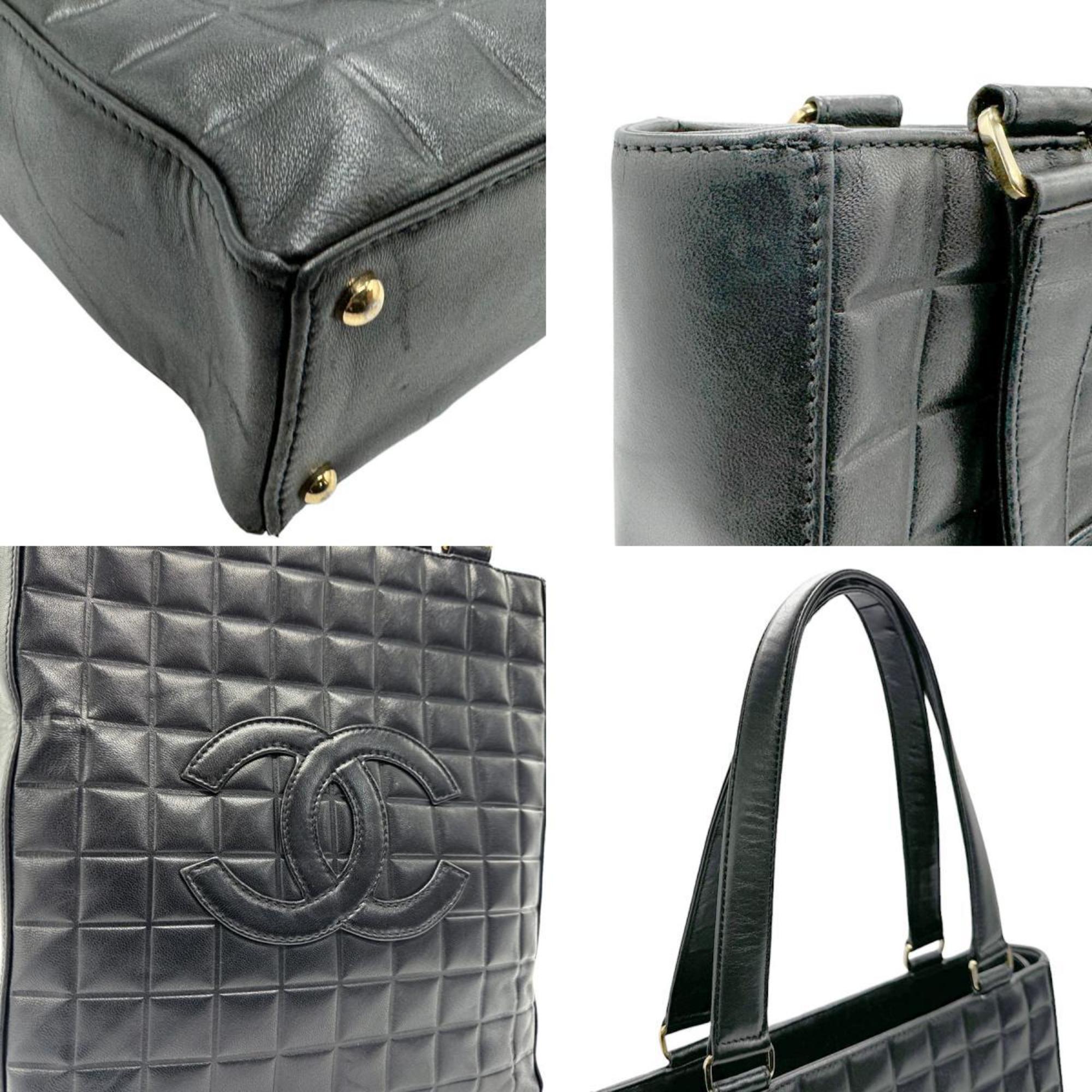 Chanel Black Leather Handbag (Pre-Owned)