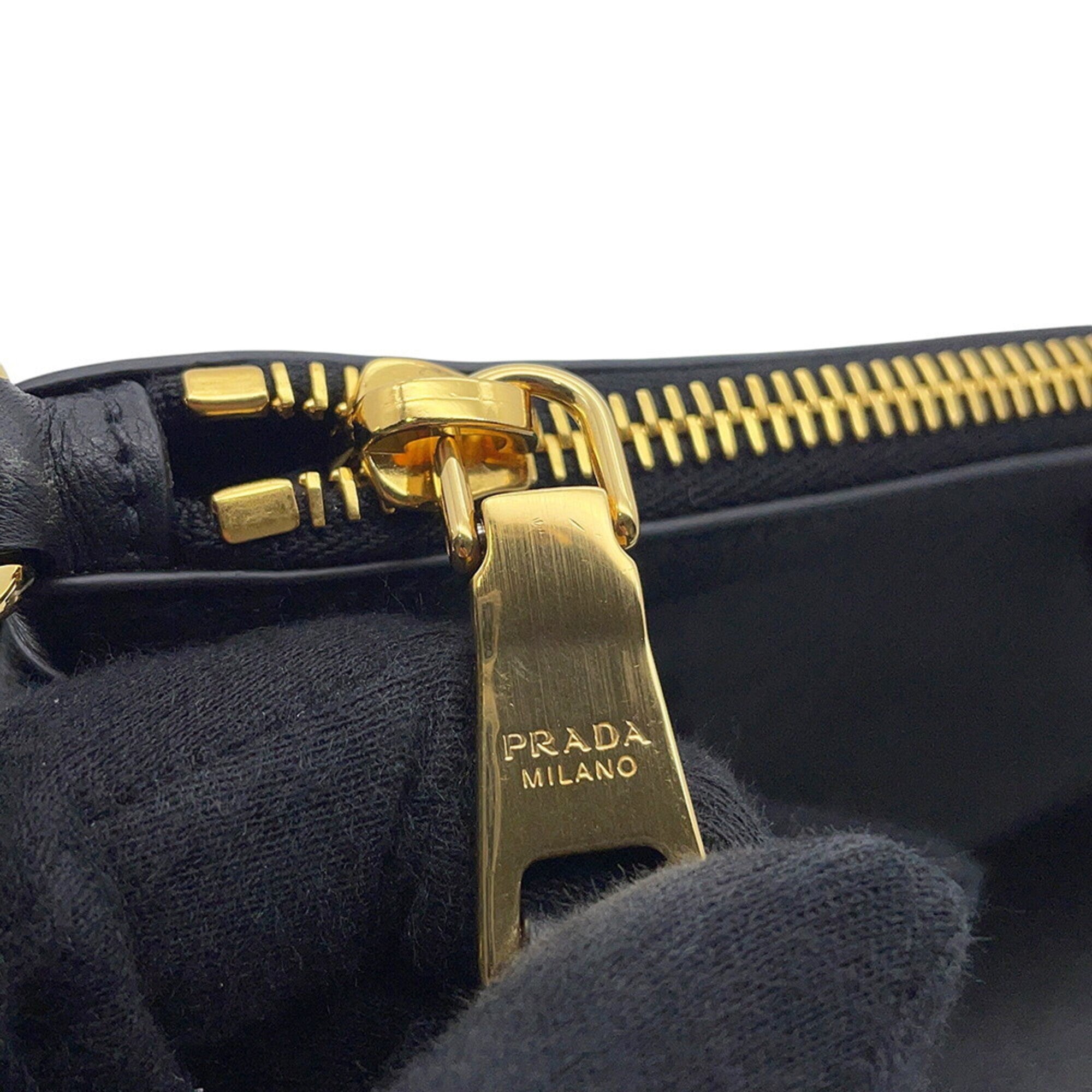 Prada Black Leather Handbag Shoulder Bag (Pre-Owned)