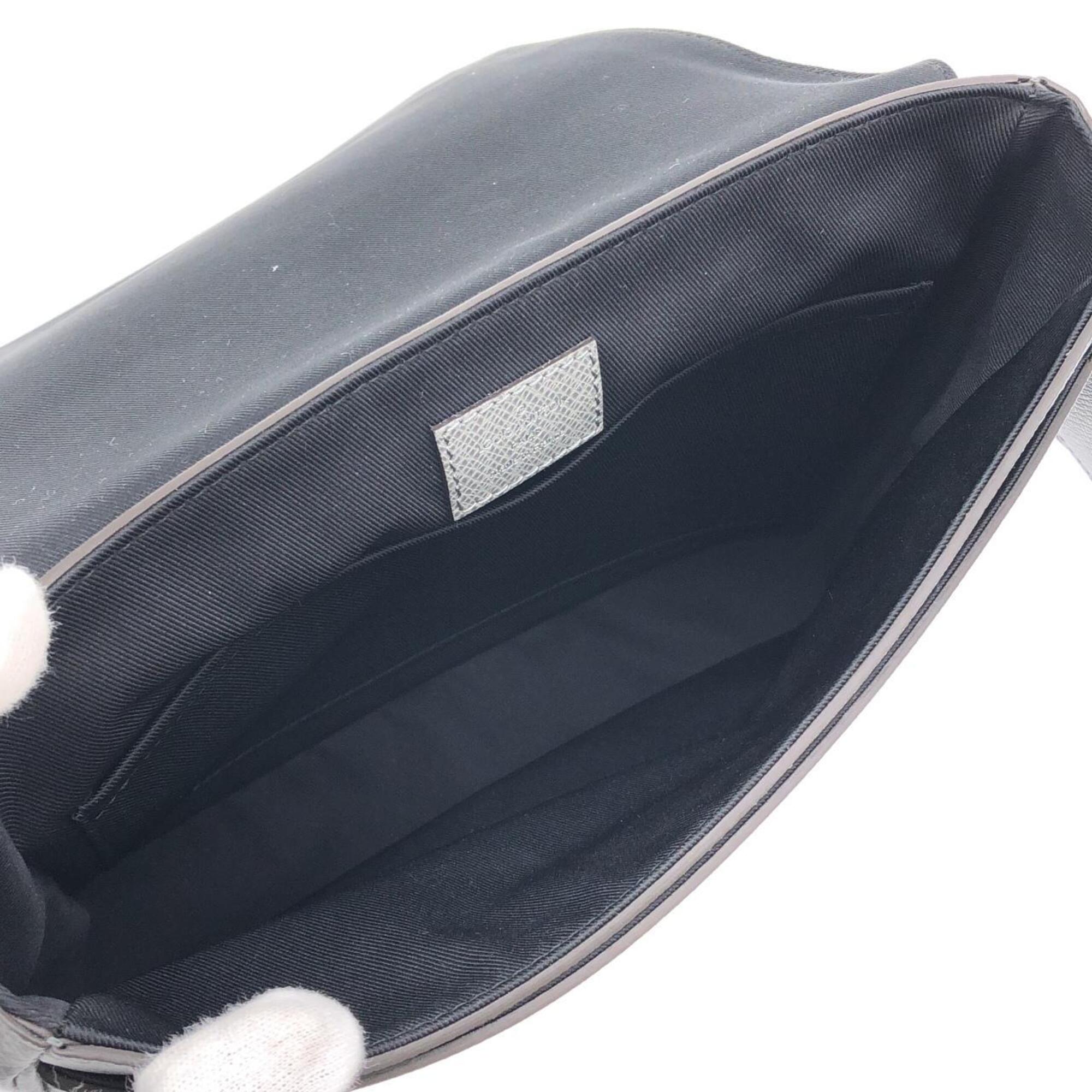 Louis Vuitton Taiga Glacier Leather Shoulder Bag (Pre-Owned)