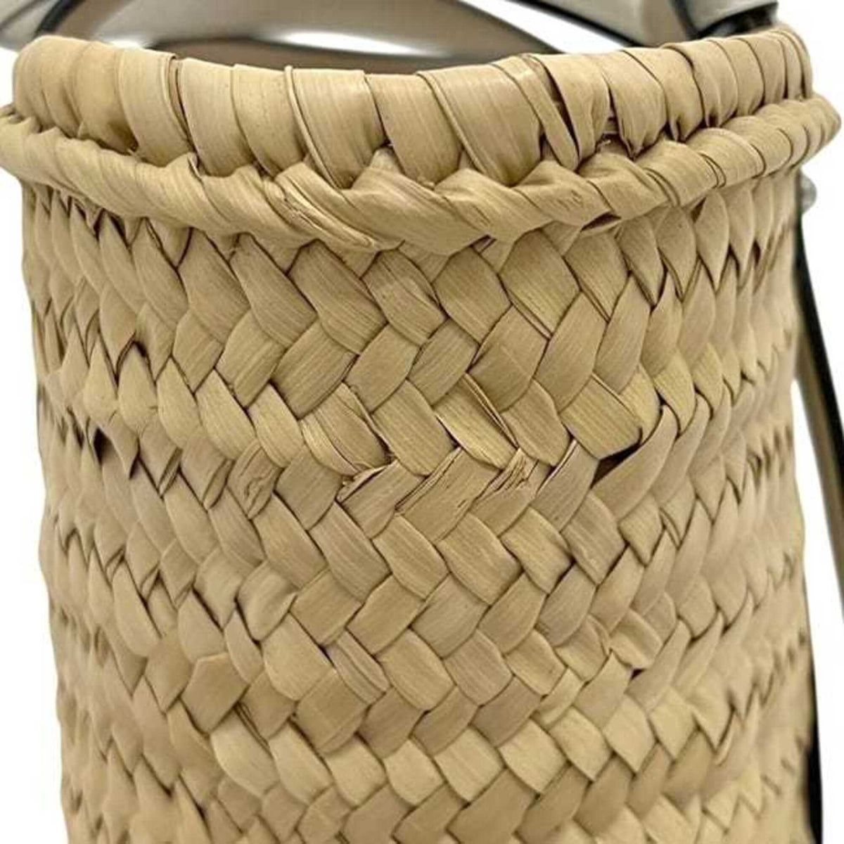 Loewe Beige White Raffia Leather Basket Handbag (Pre-Owned)