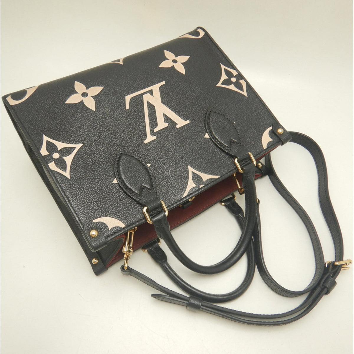 Louis Vuitton Noir Leather Tote Bag (Pre-Owned)