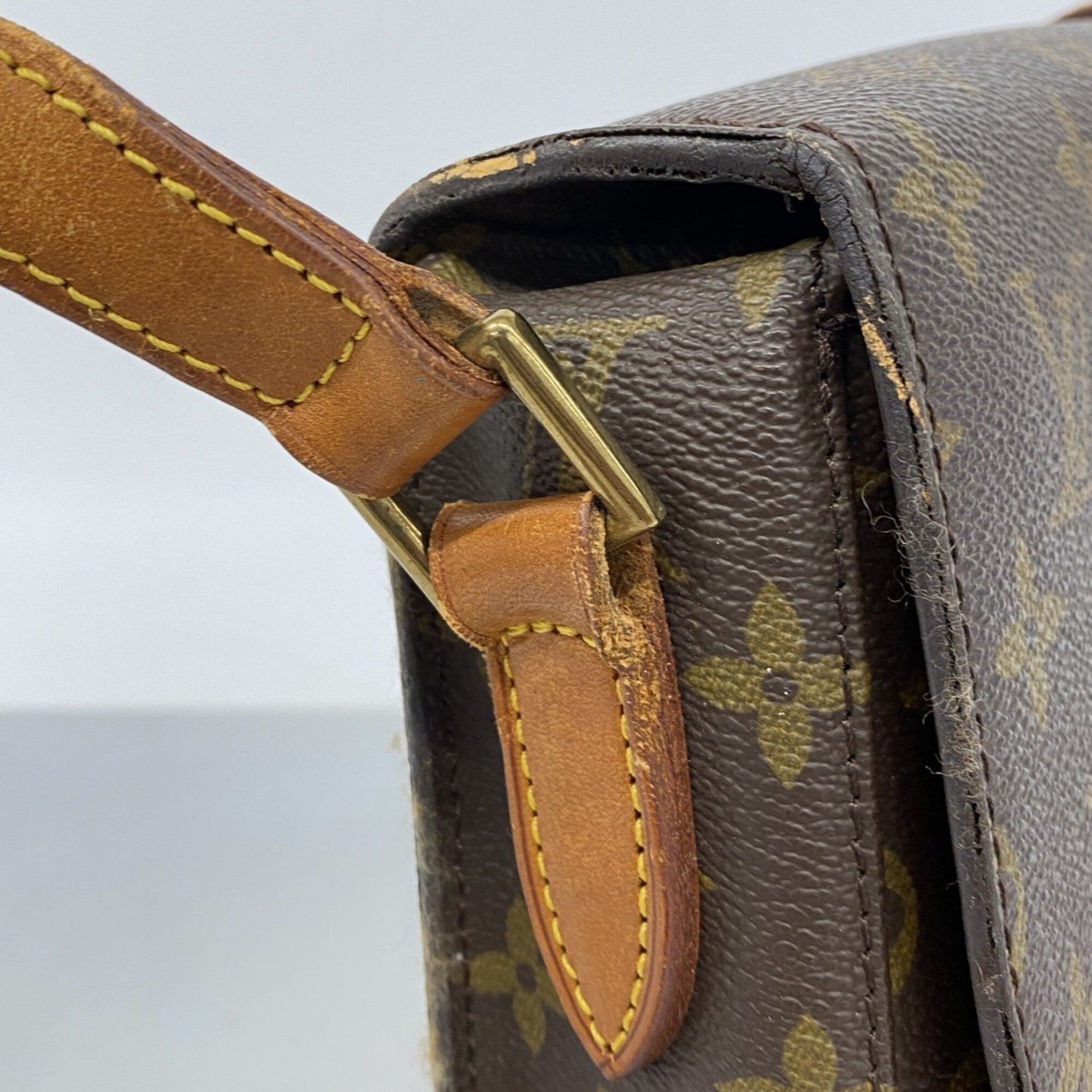 Louis Vuitton Brown Shoulder Bag (Pre-Owned)