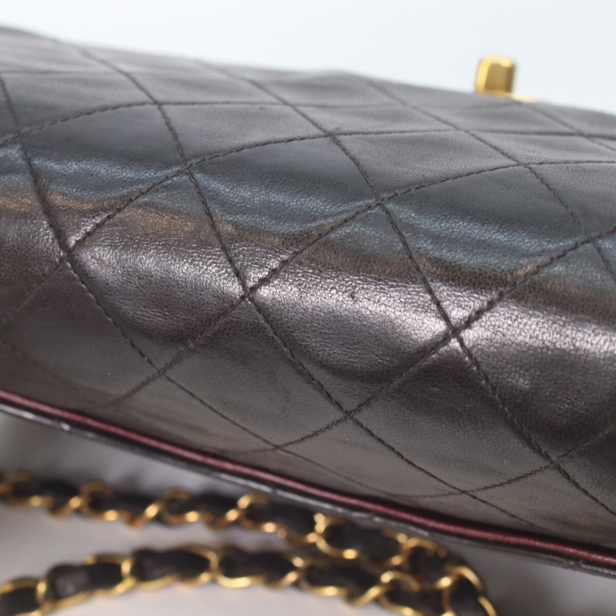 Chanel Black Leather Shoulder Bag (Pre-Owned)