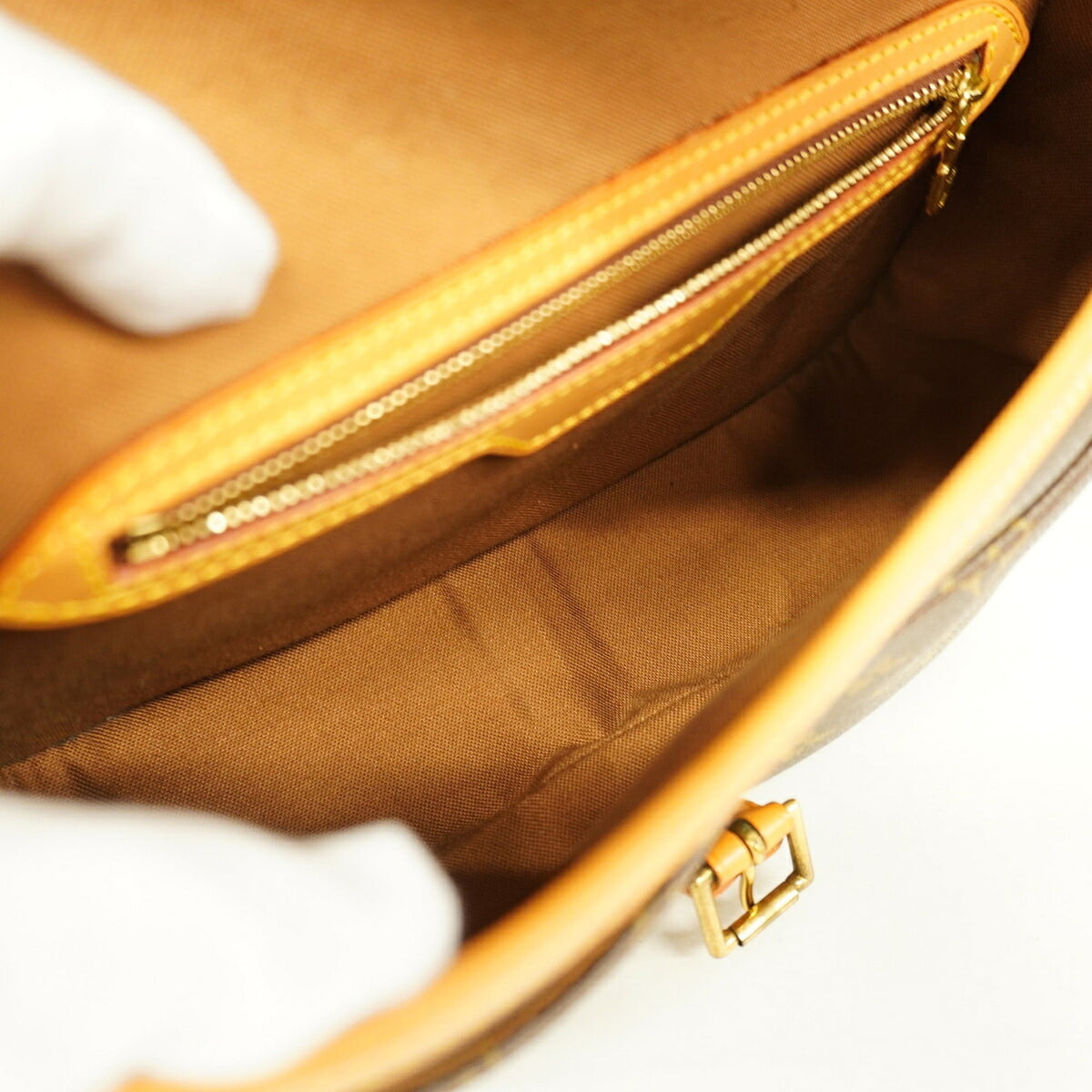 Louis Vuitton Brown Shoulder Bag (Pre-Owned)