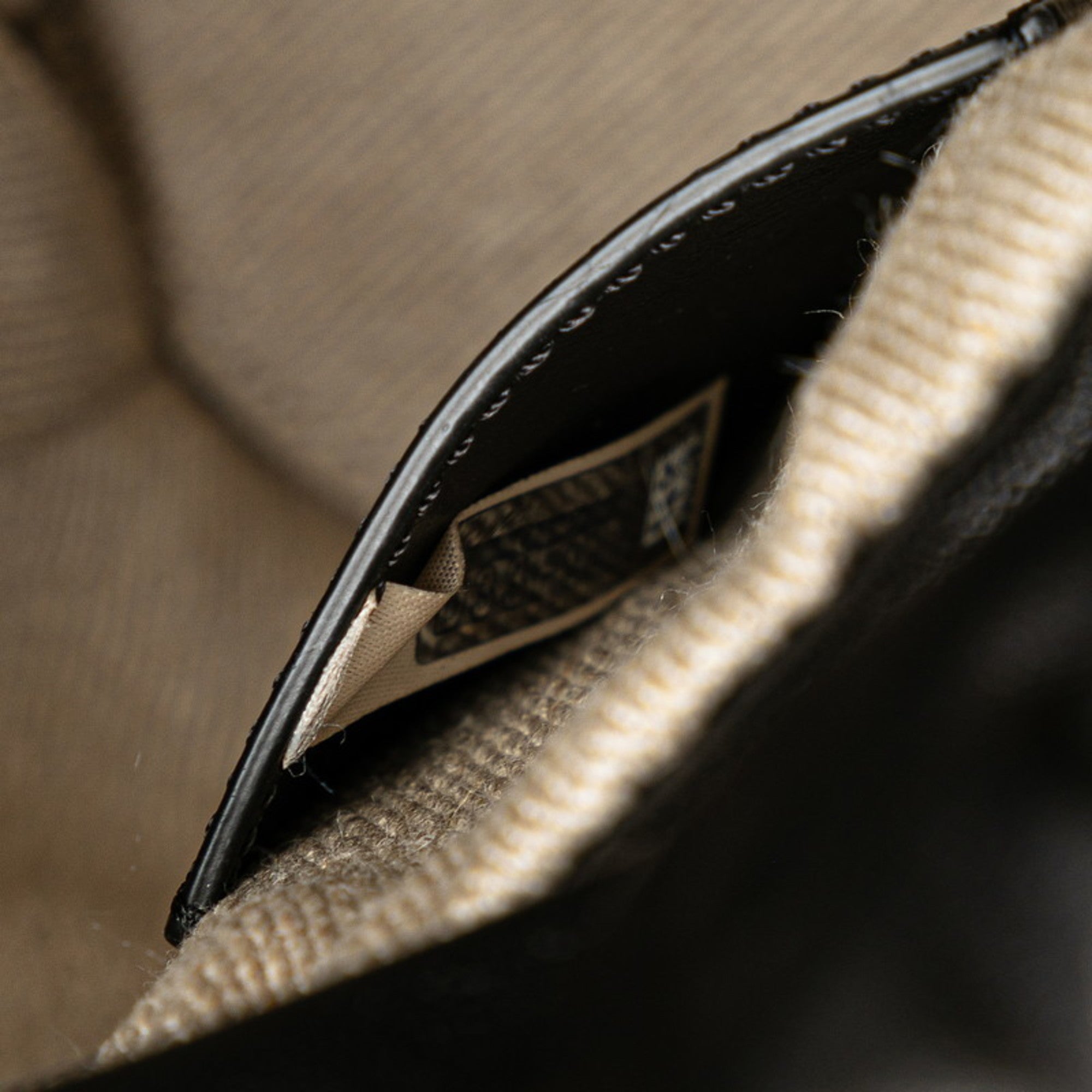 Chloé Black Leather Shoulder Bag (Pre-Owned)