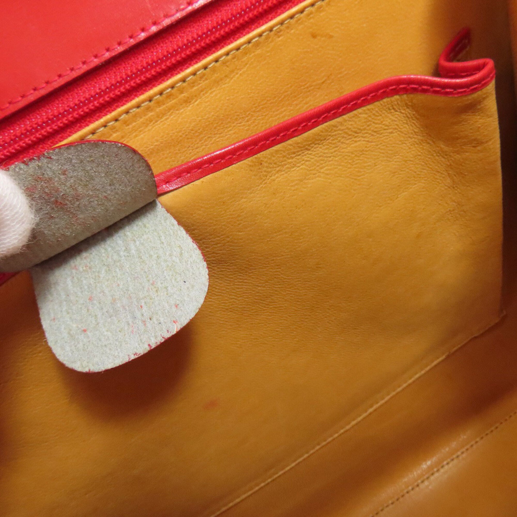Gucci Red Color Leather Handbag (Pre-Owned)
