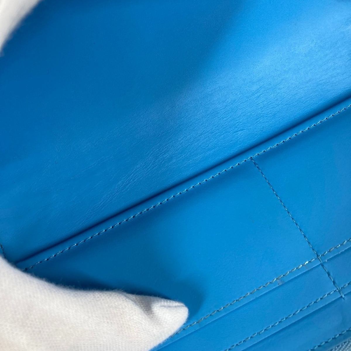 Louis Vuitton Taurillon Beige Blue Leather Long Wallet (Bi-Fold) (Pre-Owned)