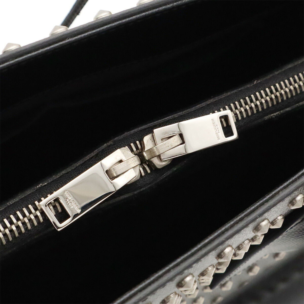 Yves Saint Laurent Black Leather Handbag (Pre-Owned)