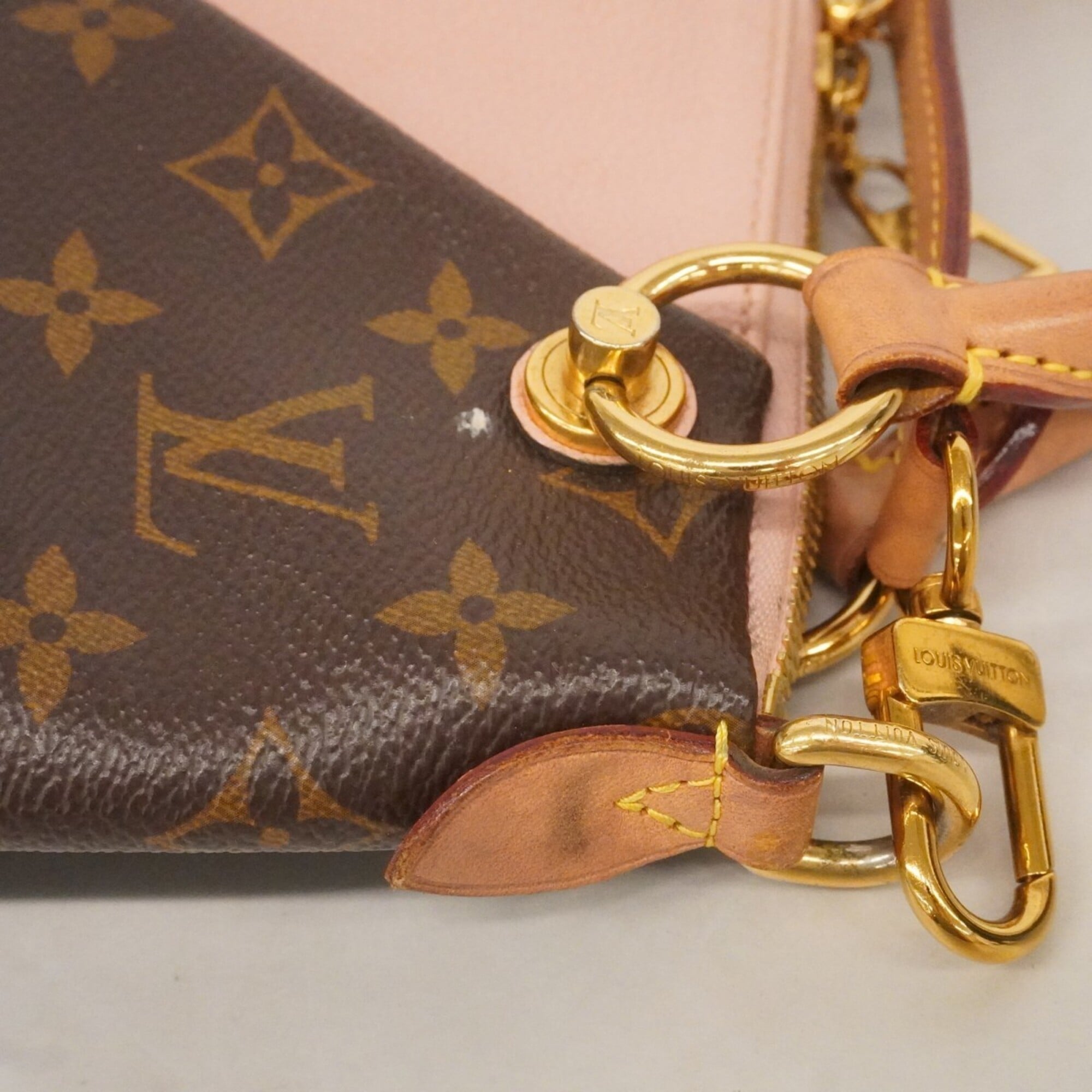 Louis Vuitton Rose Ballerine Handbag (Pre-Owned)