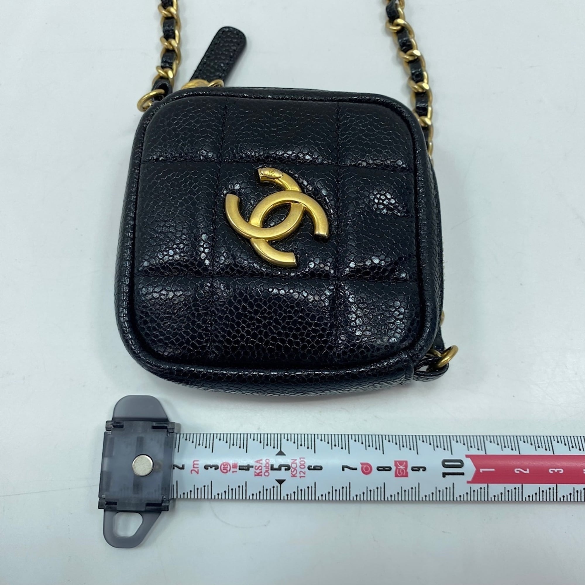 Chanel Black Shoulder Bag (Pre-Owned)