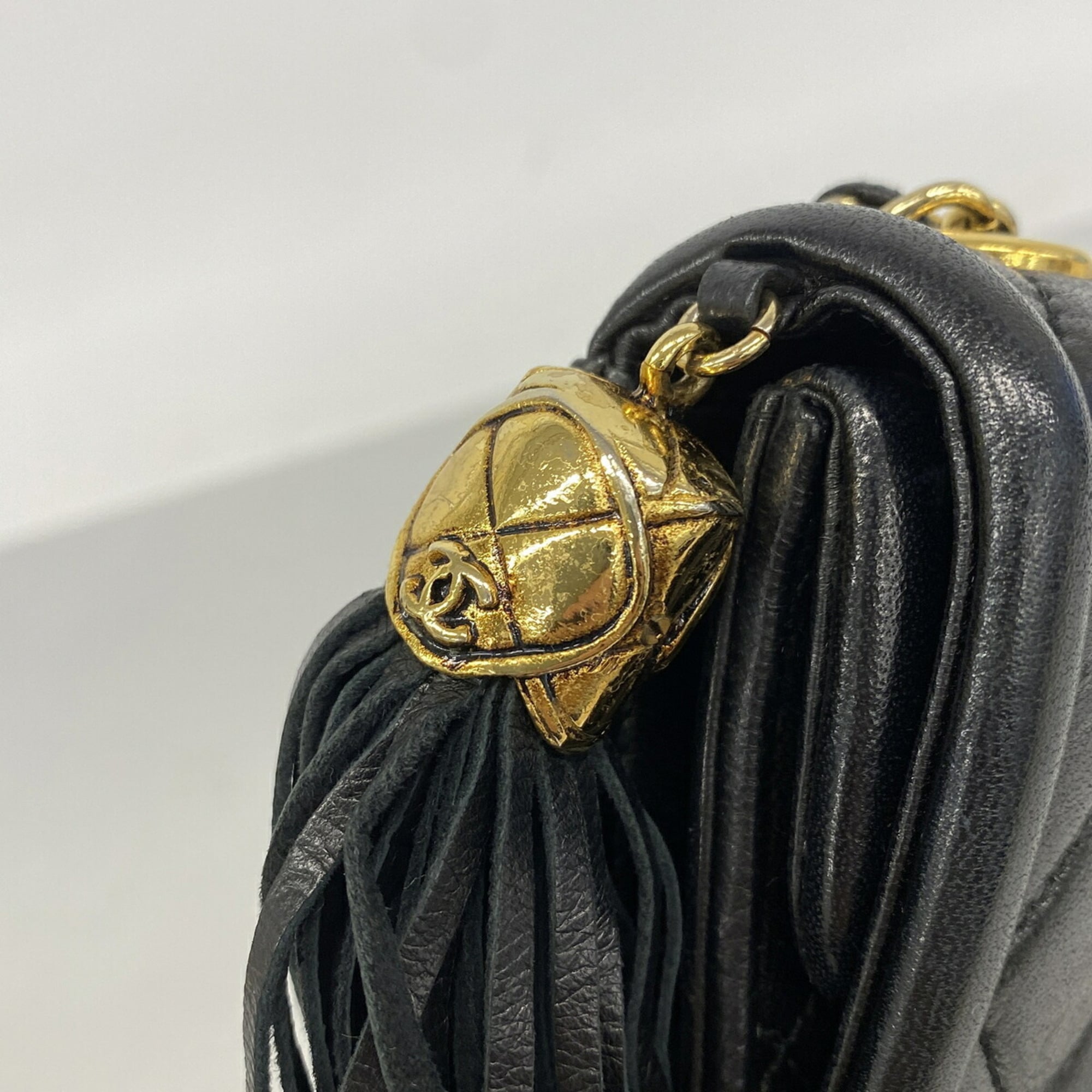 Chanel Black Leather Shoulder Bag (Pre-Owned)