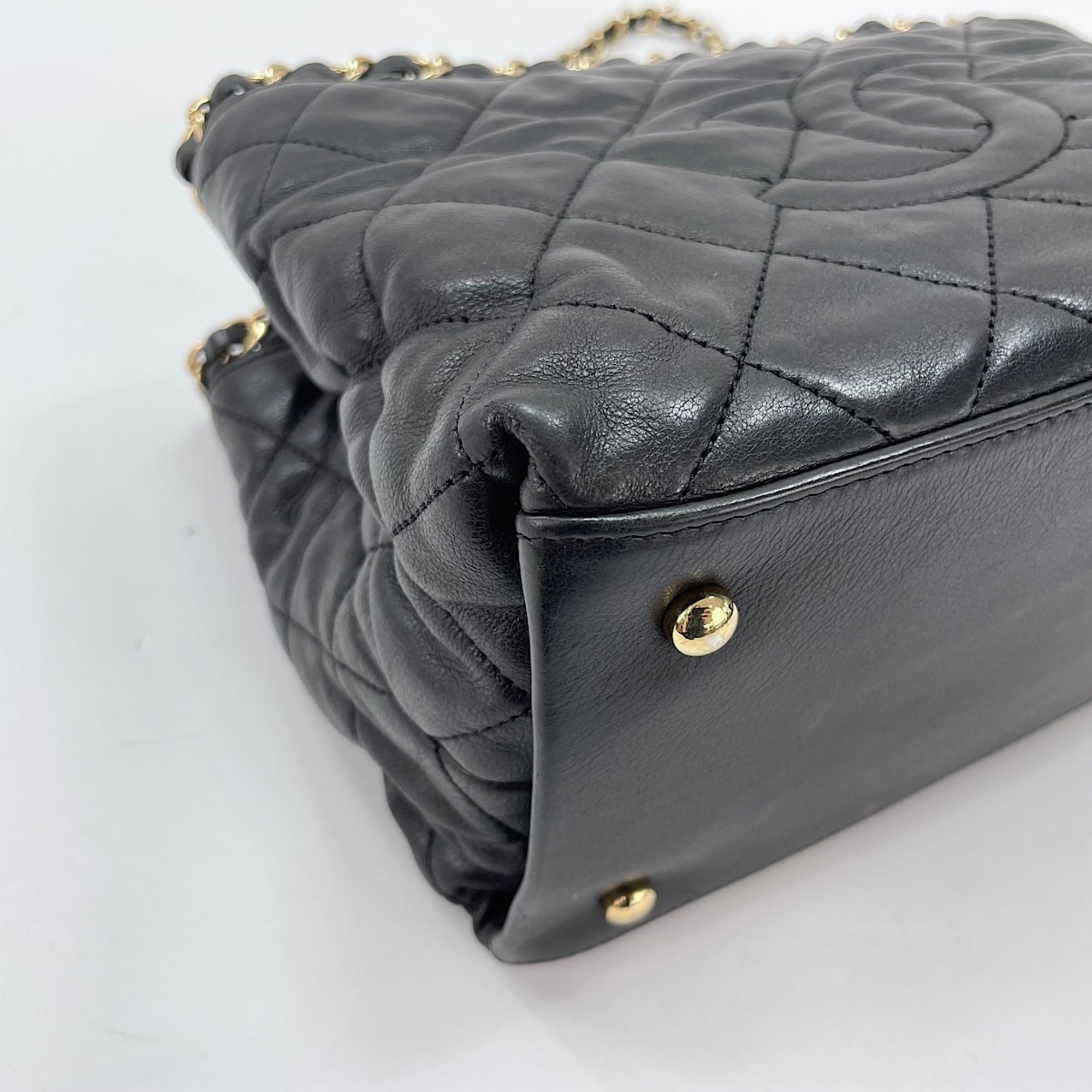 Chanel Black Shoulder Bag (Pre-Owned)