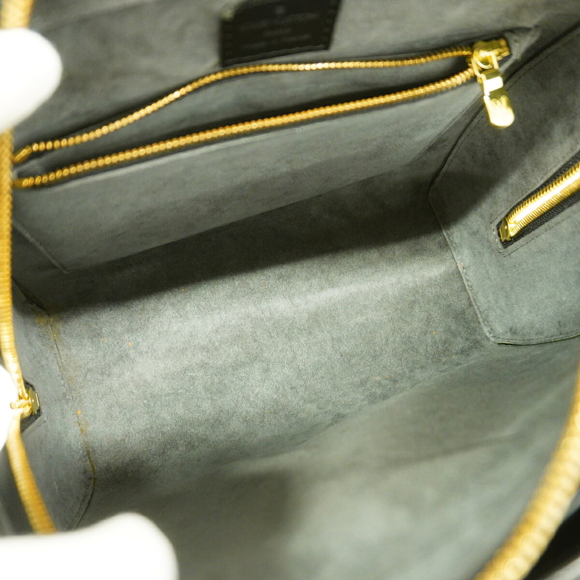Louis Vuitton Noir Handbag (Pre-Owned)