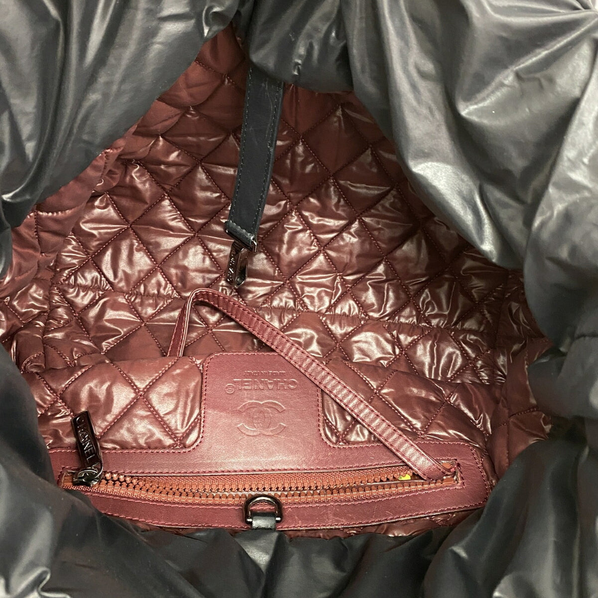 Chanel Black Nylon Tote Bag (Pre-Owned)
