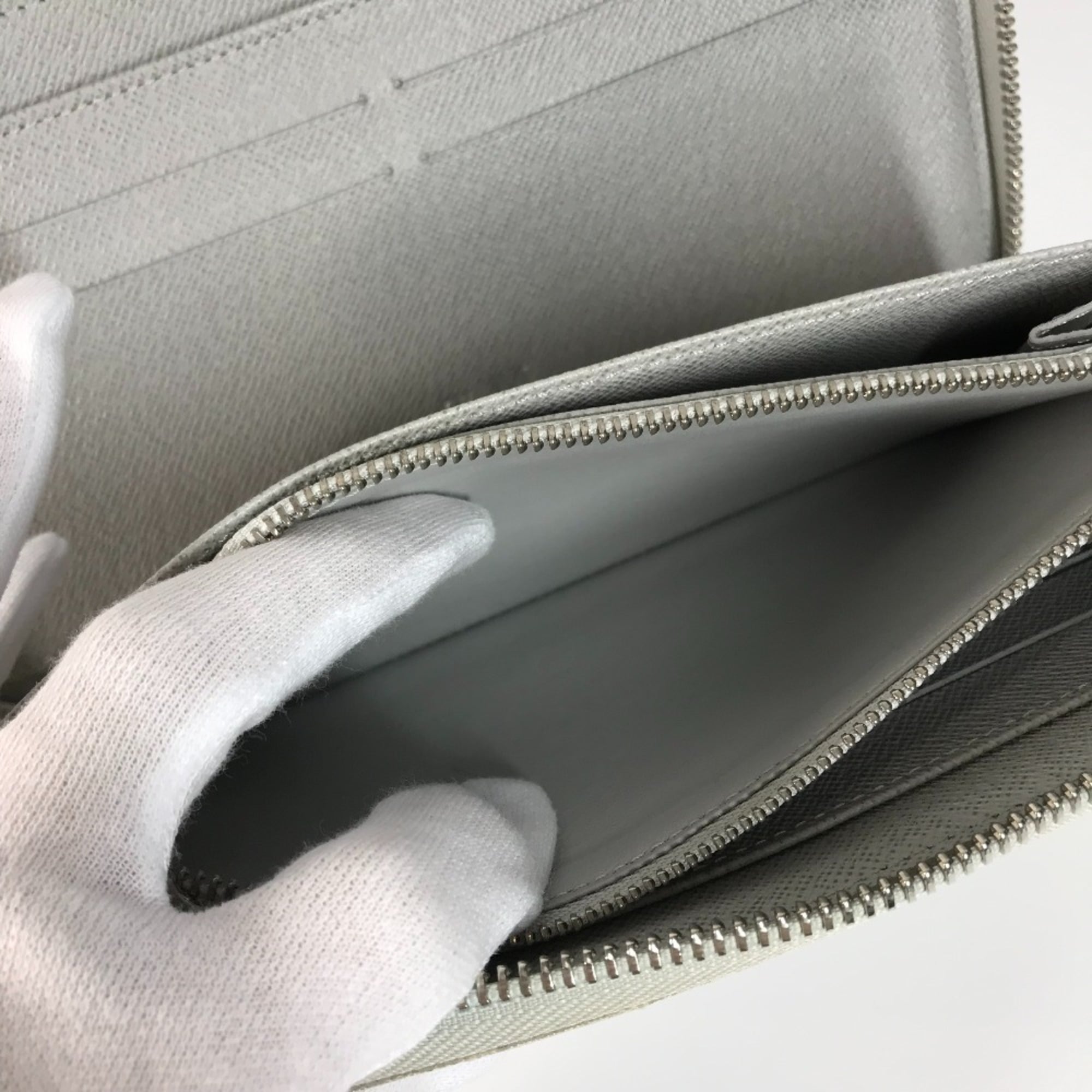 Louis Vuitton Monogram Monogram White Monogram Long Wallet (Bi-Fold) (Pre-Owned)