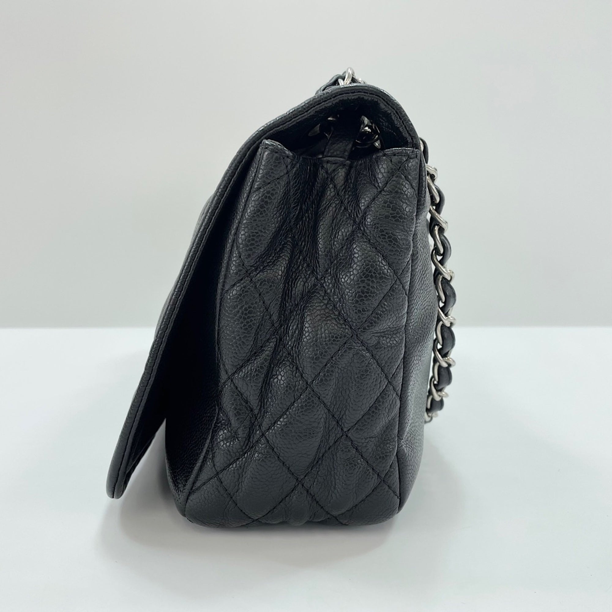 Chanel Black Shoulder Bag (Pre-Owned)