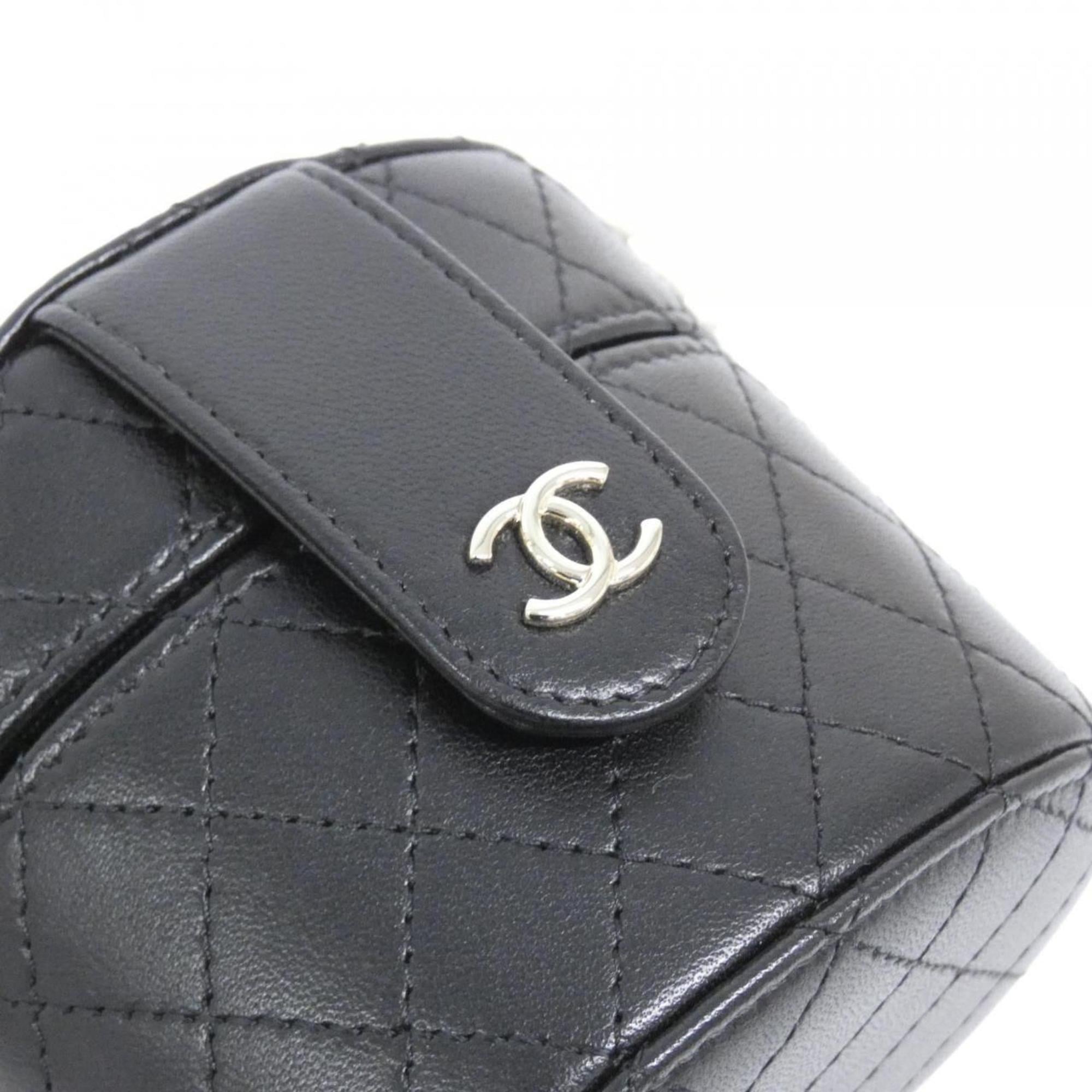 Chanel Black Leather Shoulder Bag (Pre-Owned)