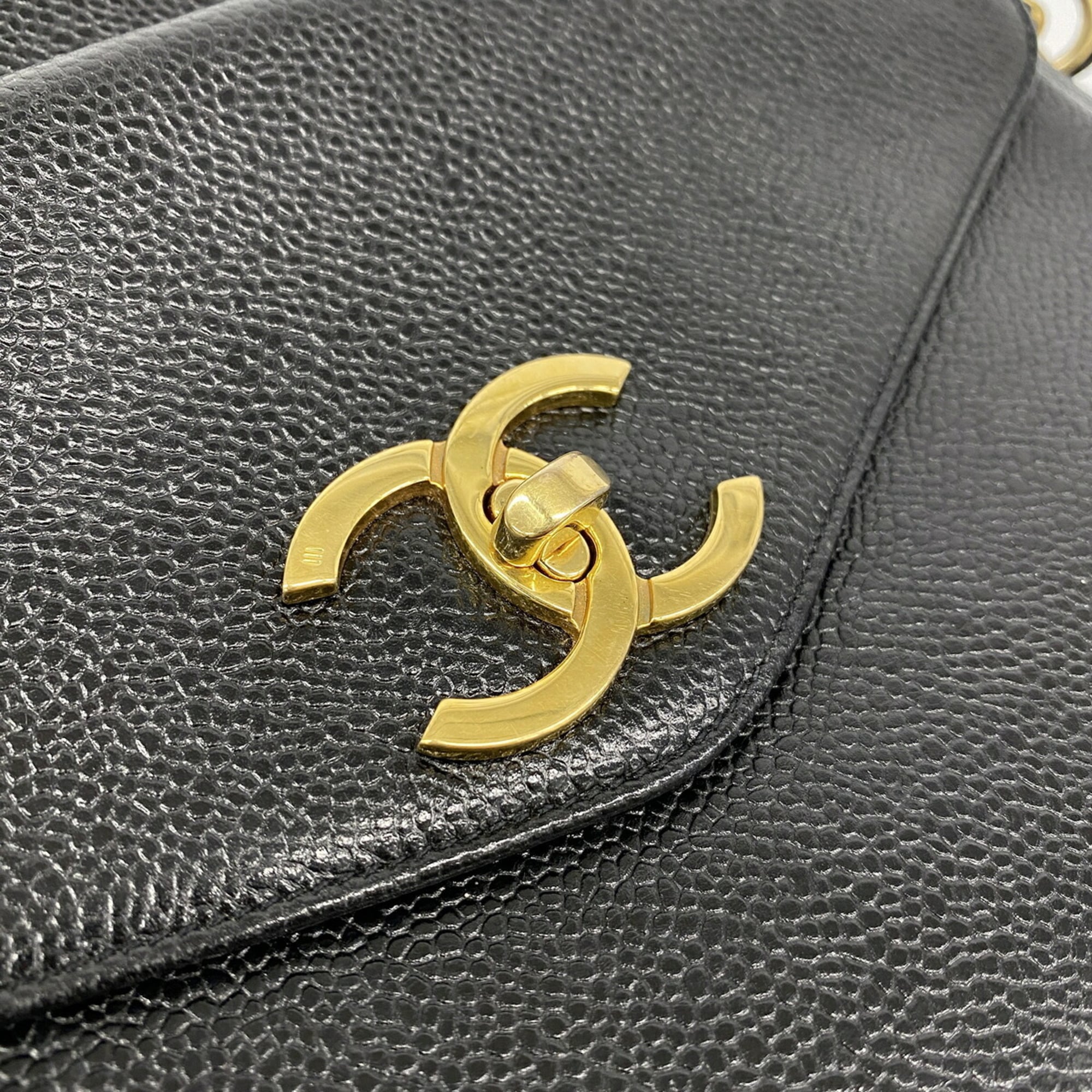 Chanel Black Grained Calfskin Shoulder Bag (Pre-Owned)
