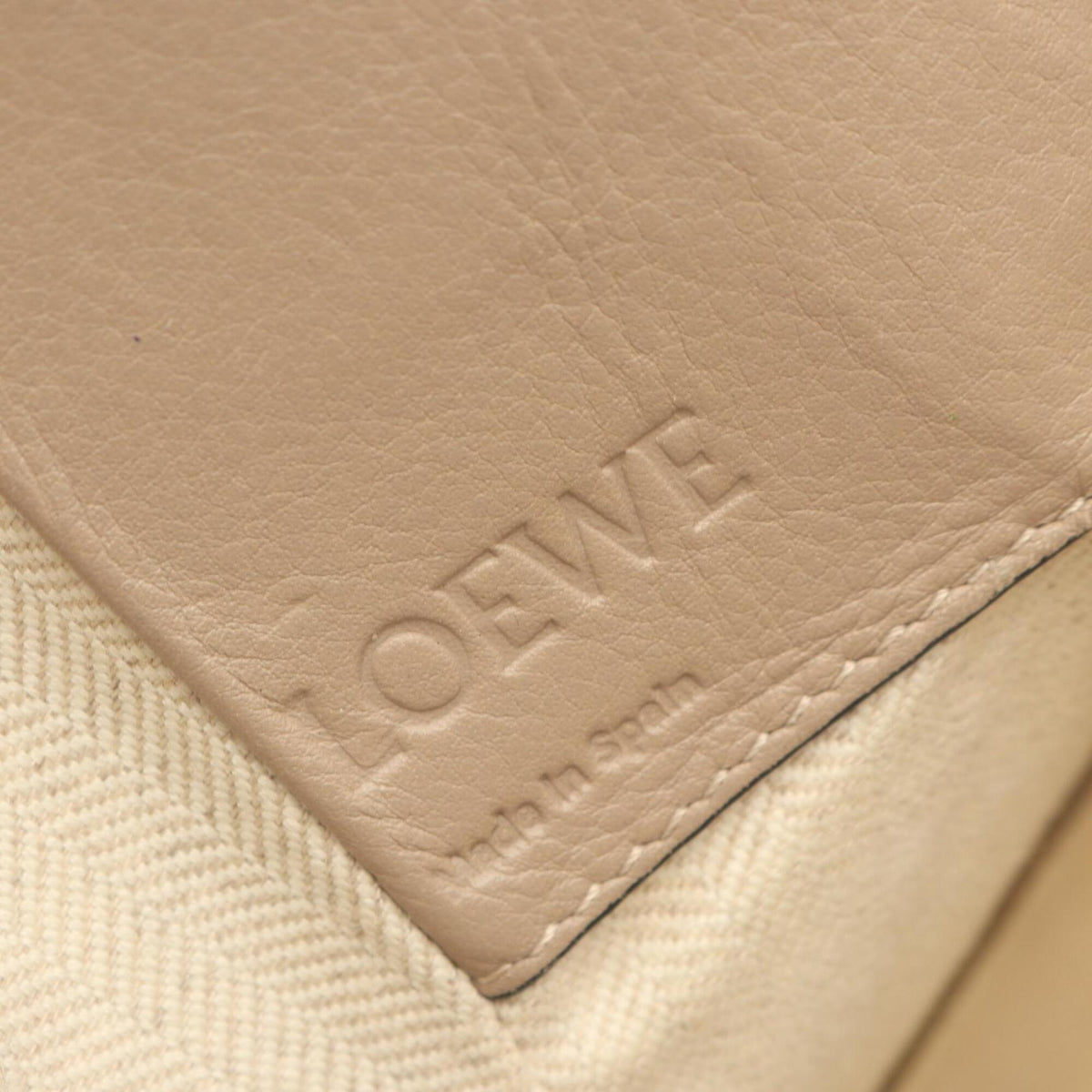 Loewe Beige Leather Handbag (Pre-Owned)
