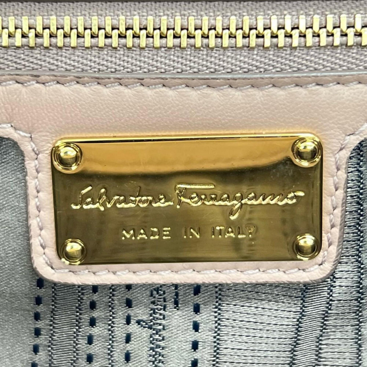 Salvatore Ferragamo Pink Leather Shoulder Bag (Pre-Owned)