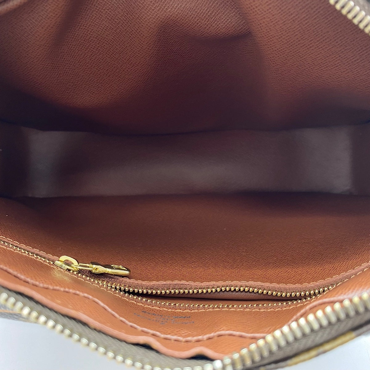 Louis Vuitton Brown Shoulder Bag (Pre-Owned)