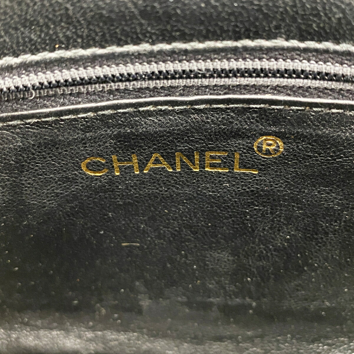 Chanel Black Leather Shoulder Bag (Pre-Owned)