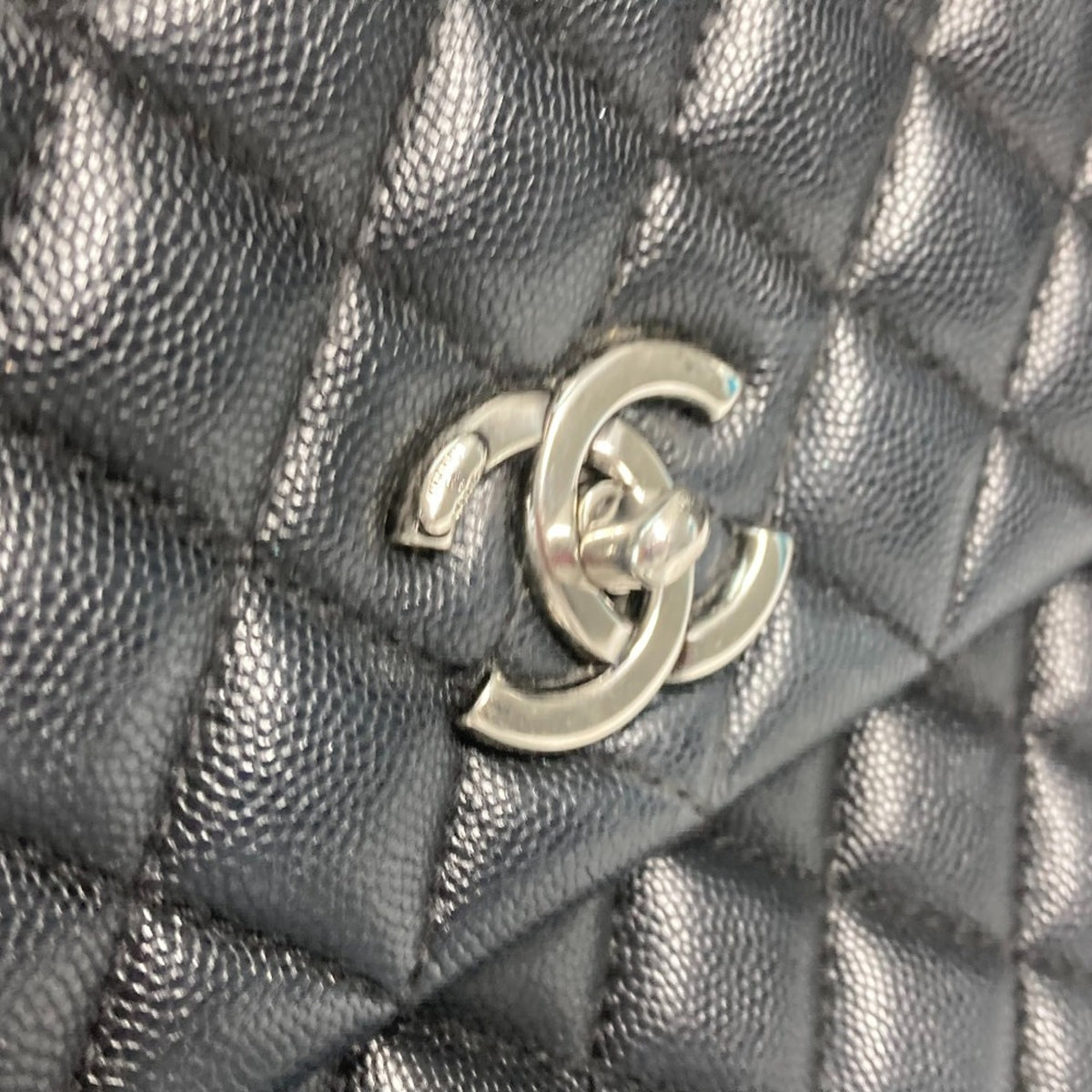 Chanel Black Leather Handbag (Pre-Owned)