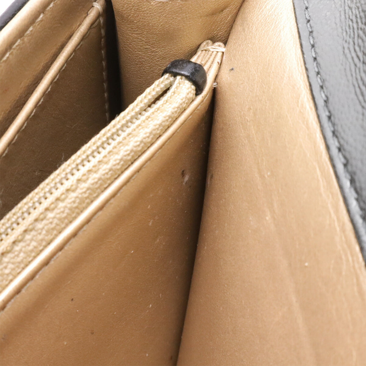 Chanel Black Leather Shoulder Bag (Pre-Owned)
