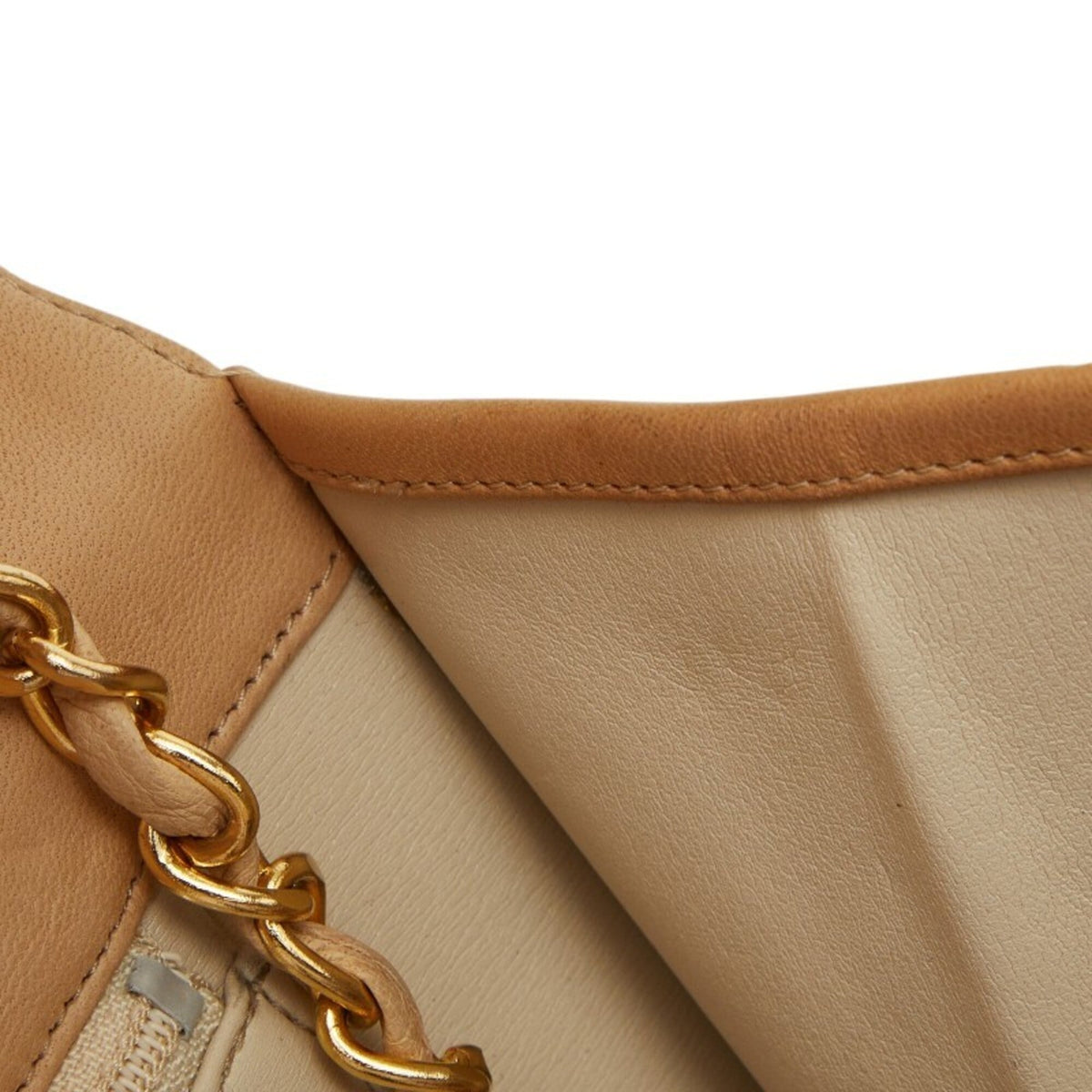 Chanel Beige Leather Shoulder Bag (Pre-Owned)
