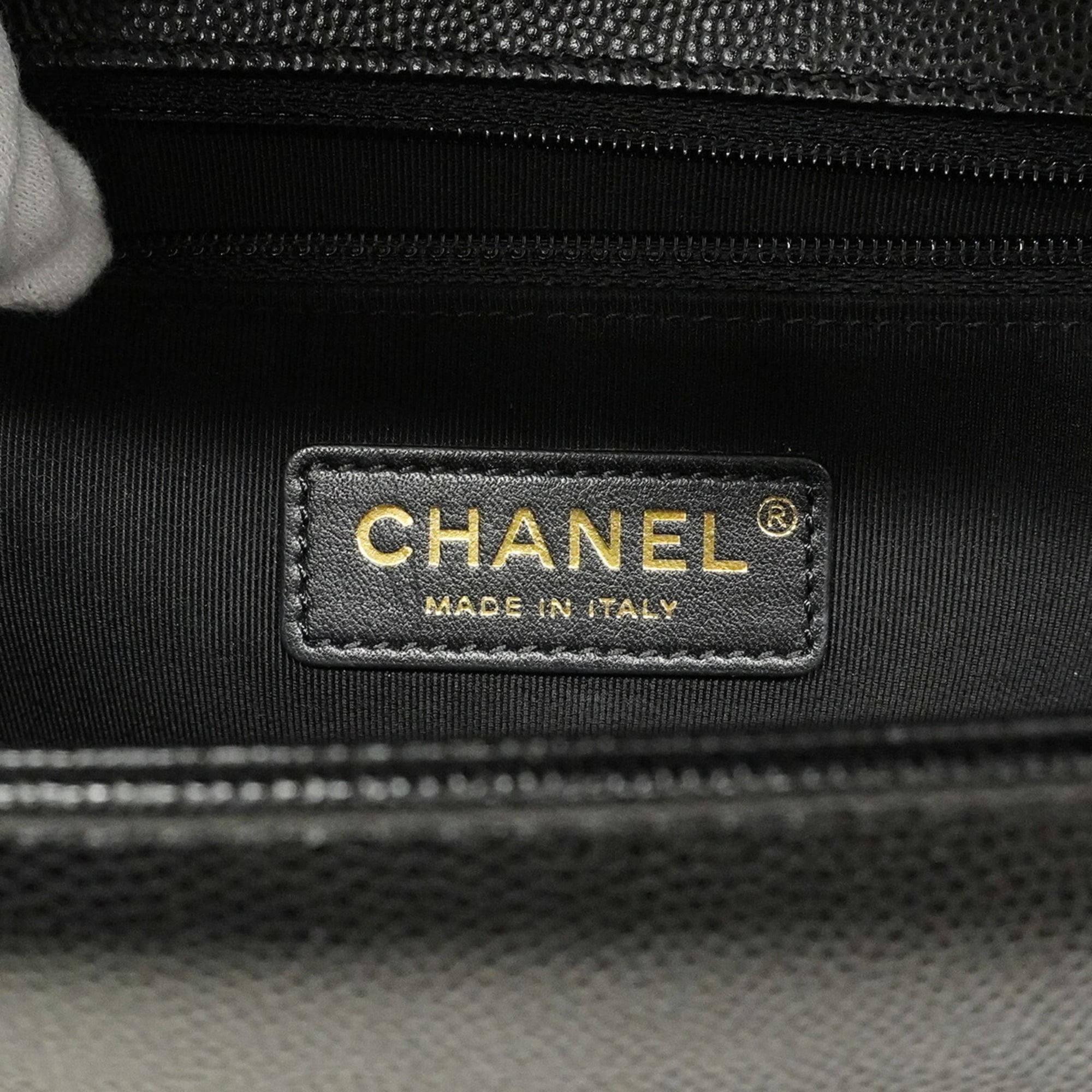 Chanel Black Grained Calfskin Shoulder Bag (Pre-Owned)