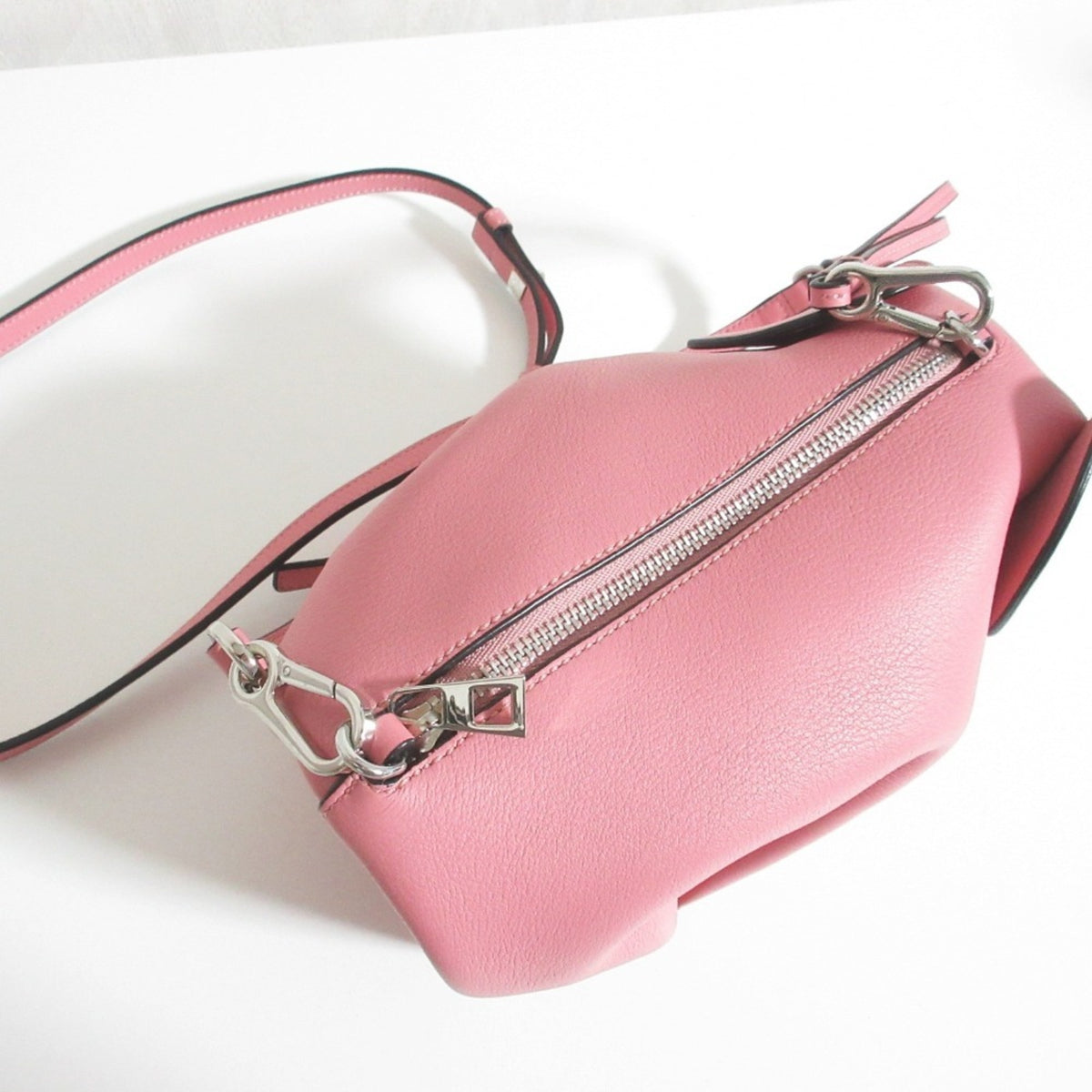 Loewe Pink Leather Shoulder Bag (Pre-Owned)