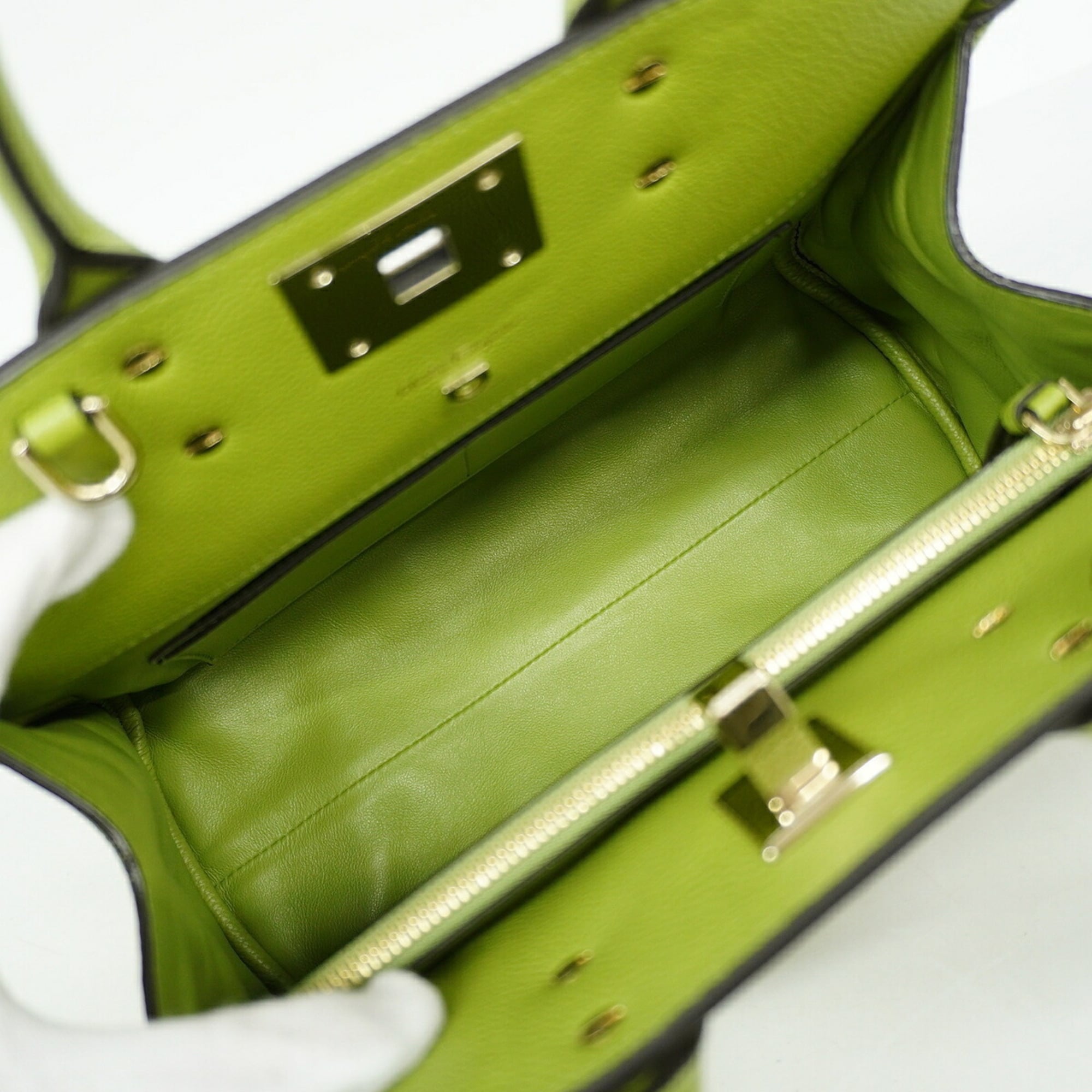 Salvatore Ferragamo Green Leather Handbag (Pre-Owned)