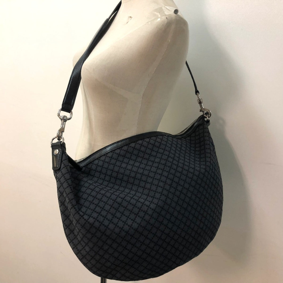 Gucci Black Cloth Shoulder Bag (Pre-Owned)