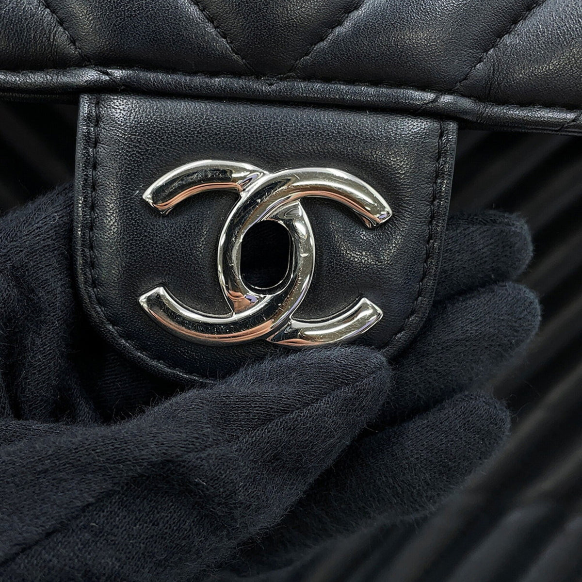 Chanel Black Leather Backpack Handbag (Pre-Owned)