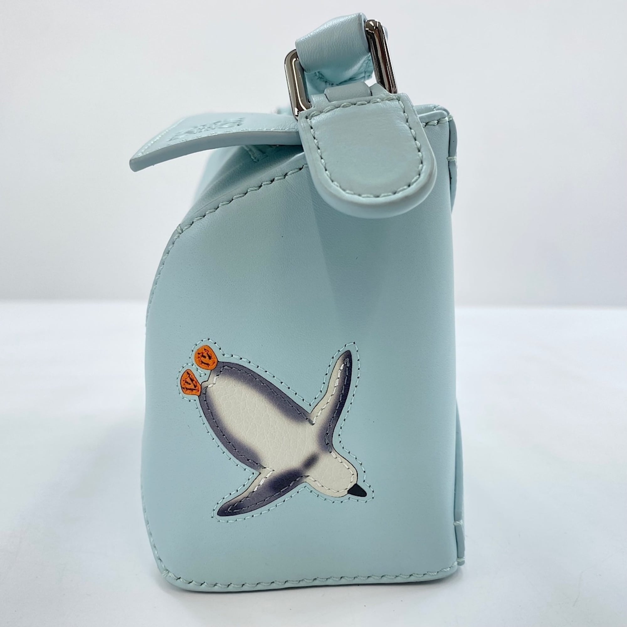Loewe Blue Leather Handbag (Pre-Owned)
