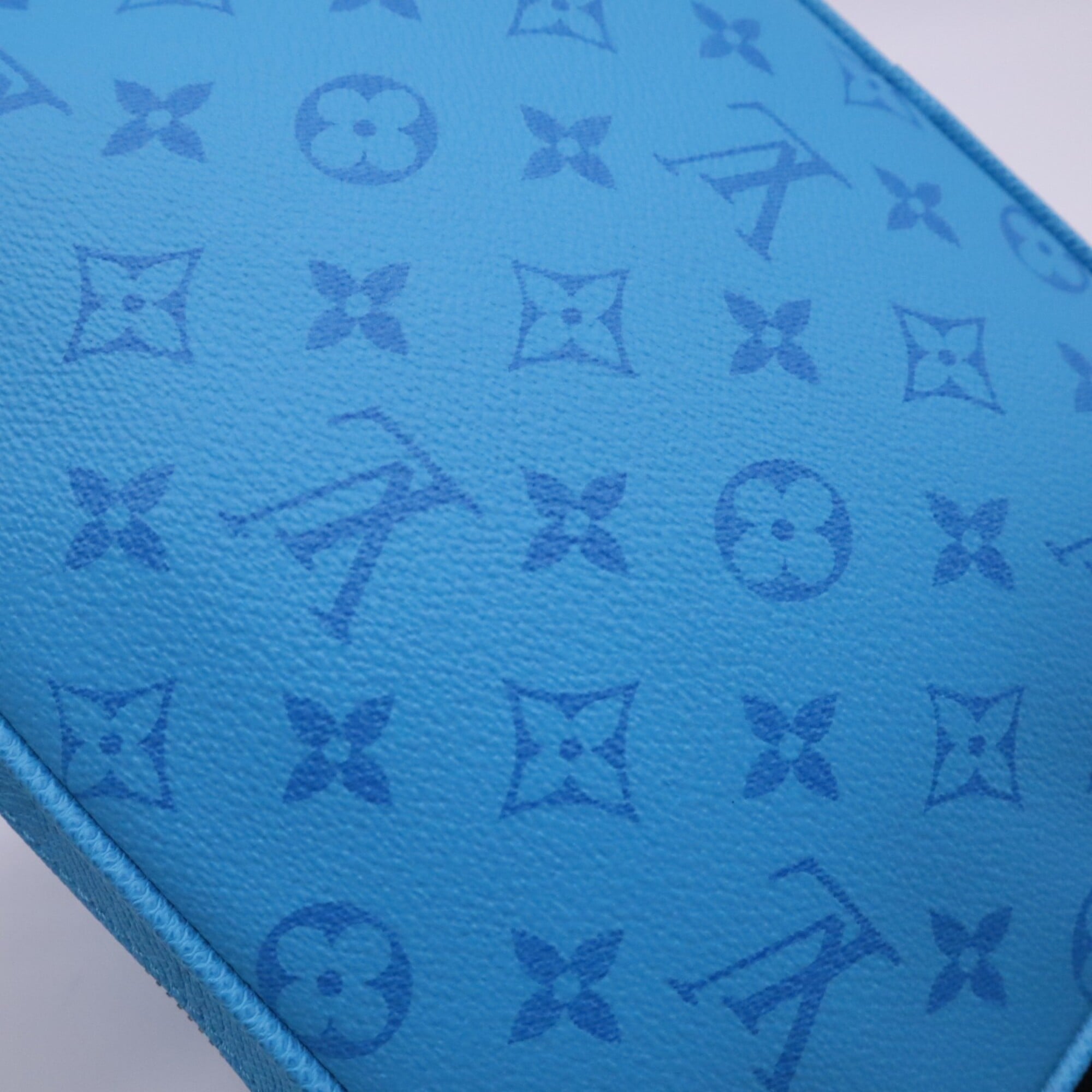 Louis Vuitton Taigarama Blue Leather Shoulder Bag Sling Bag (Pre-Owned)