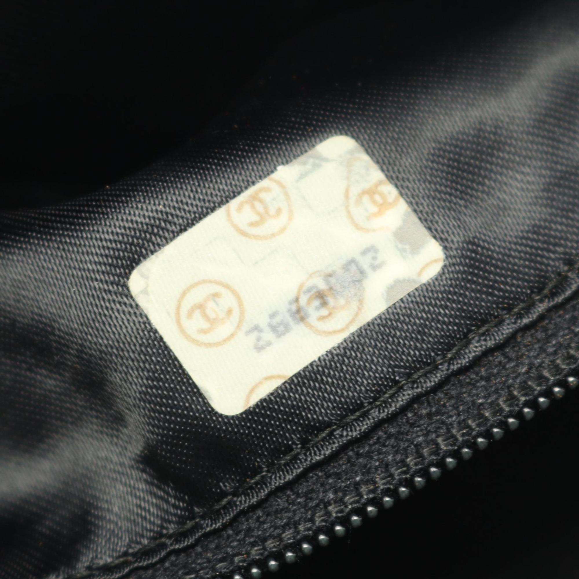 Chanel Black Grained Calfskin Shoulder Bag (Pre-Owned)