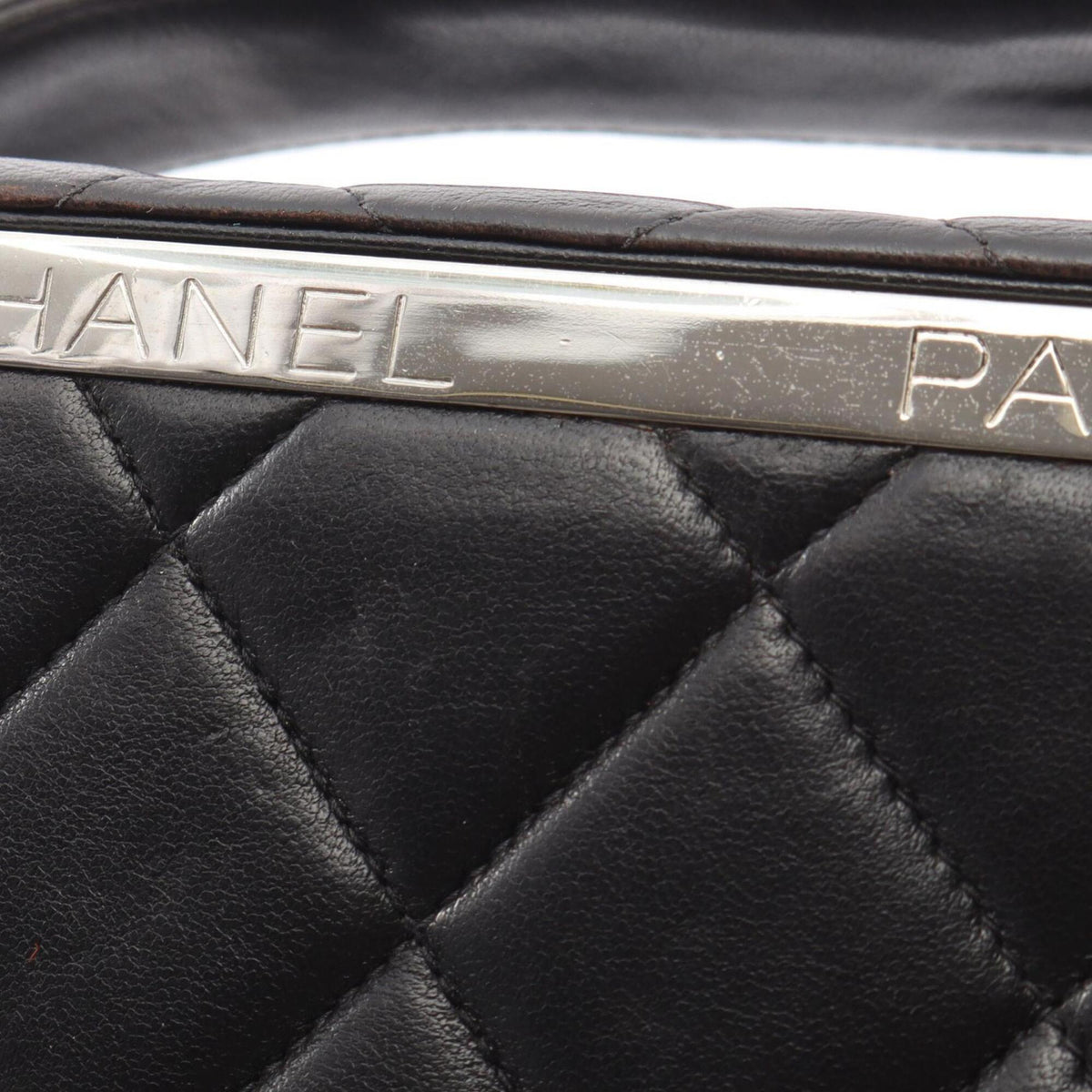 Chanel Black Leather Handbag (Pre-Owned)