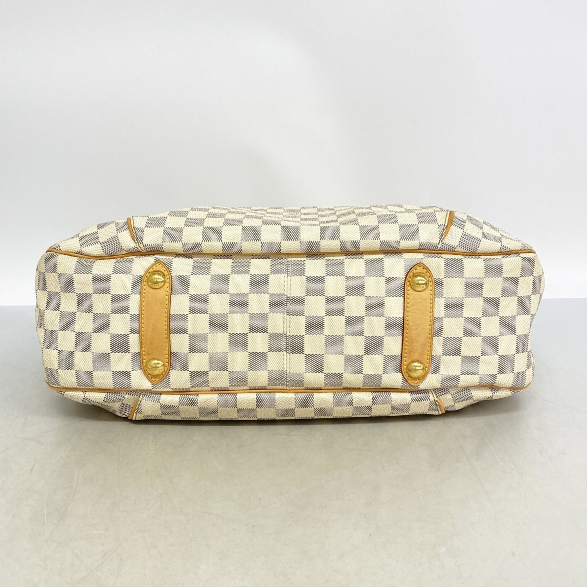 Louis Vuitton White Shoulder Bag (Pre-Owned)