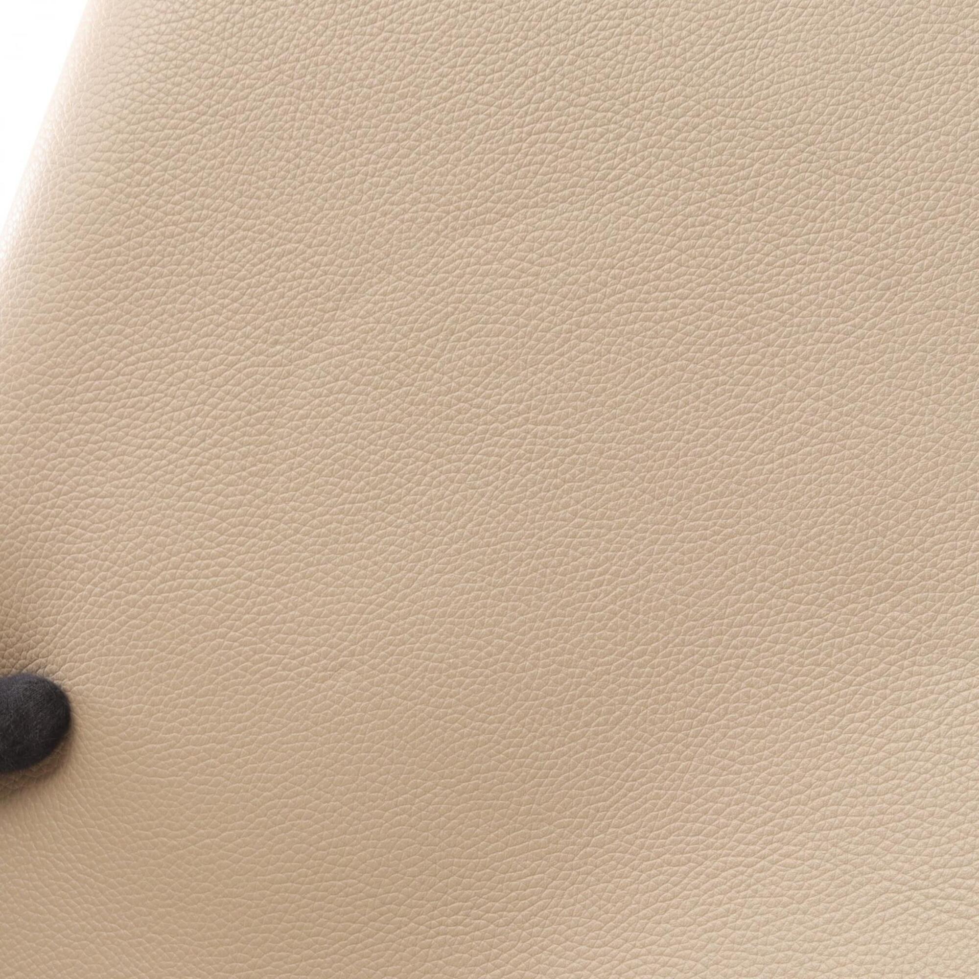 Fendi Beige Leather Clutch Bag (Pre-Owned)