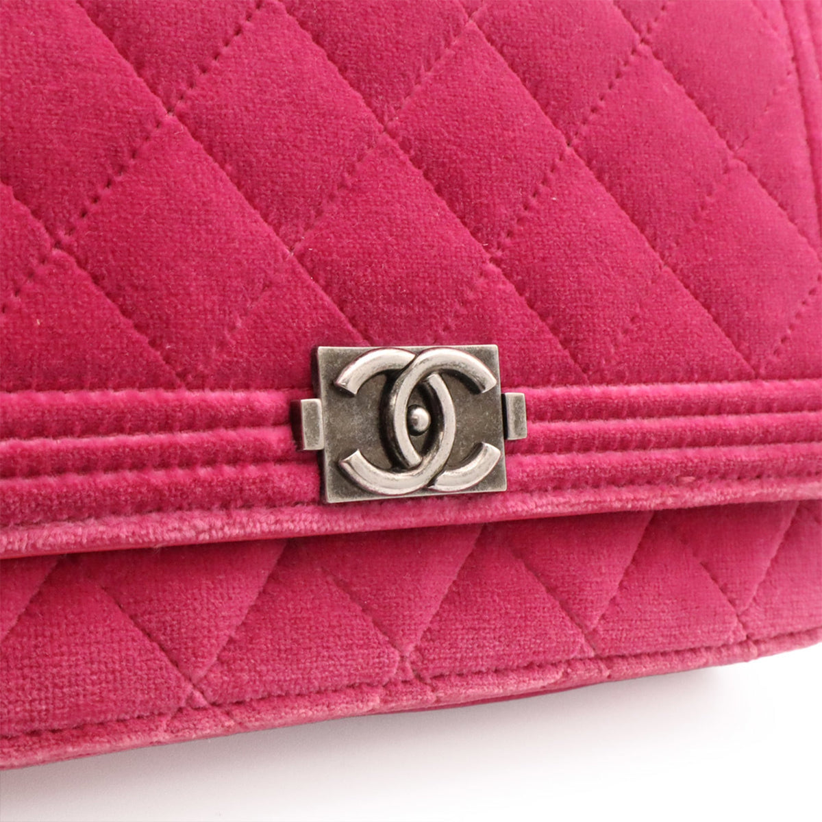Chanel Pink Shoulder Bag (Pre-Owned)