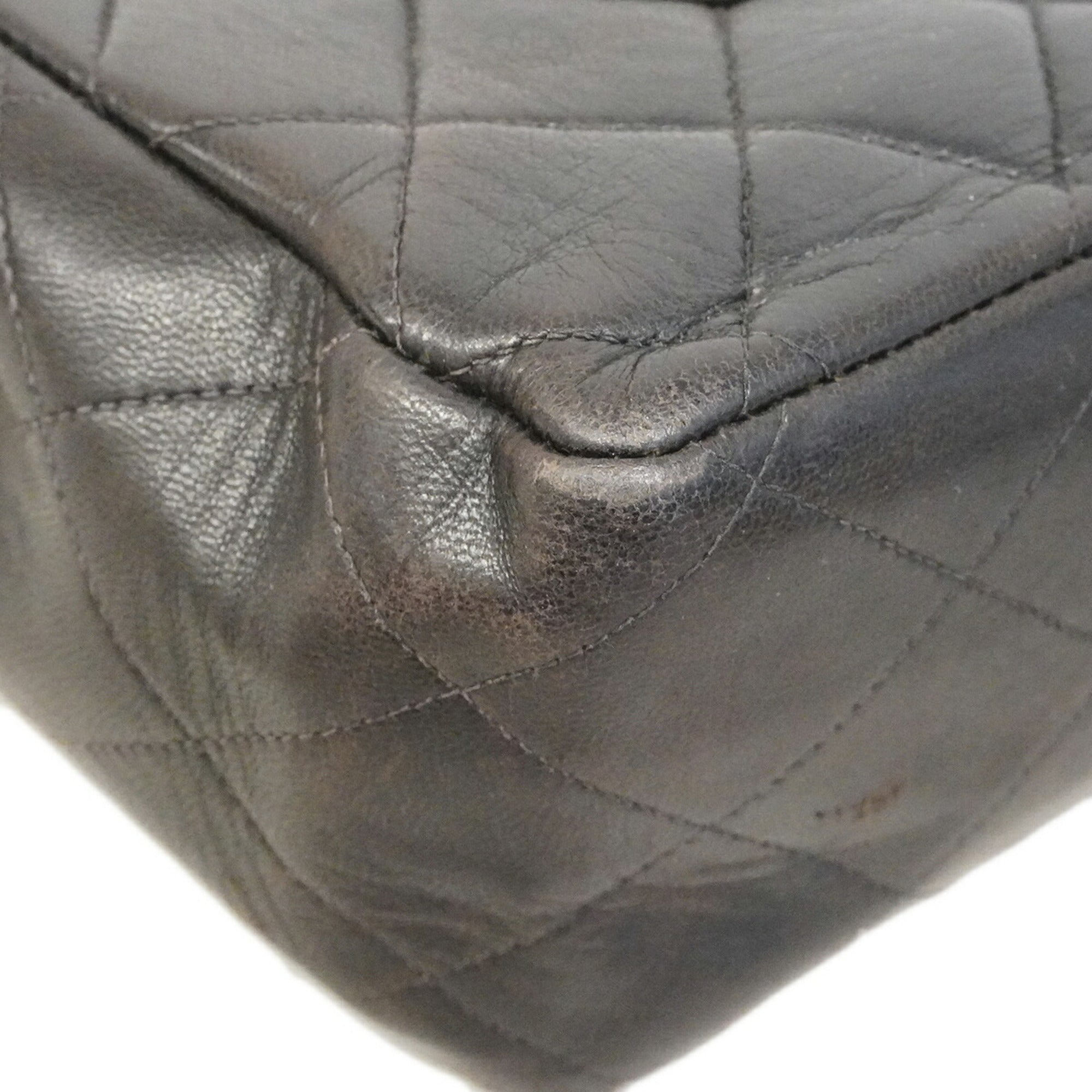 Chanel Black Leather Shoulder Bag (Pre-Owned)