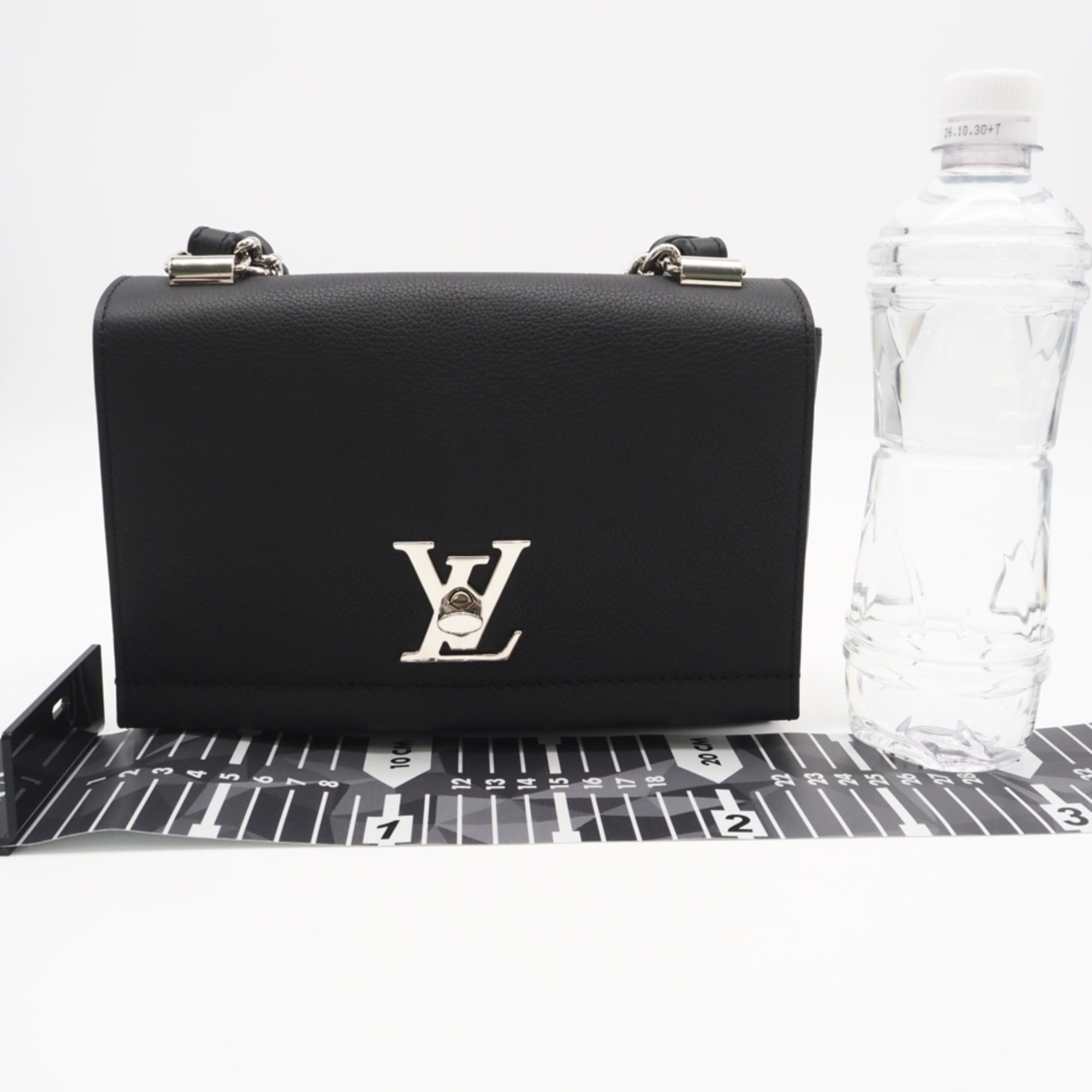 Louis Vuitton Black Leather Shoulder Bag (Pre-Owned)