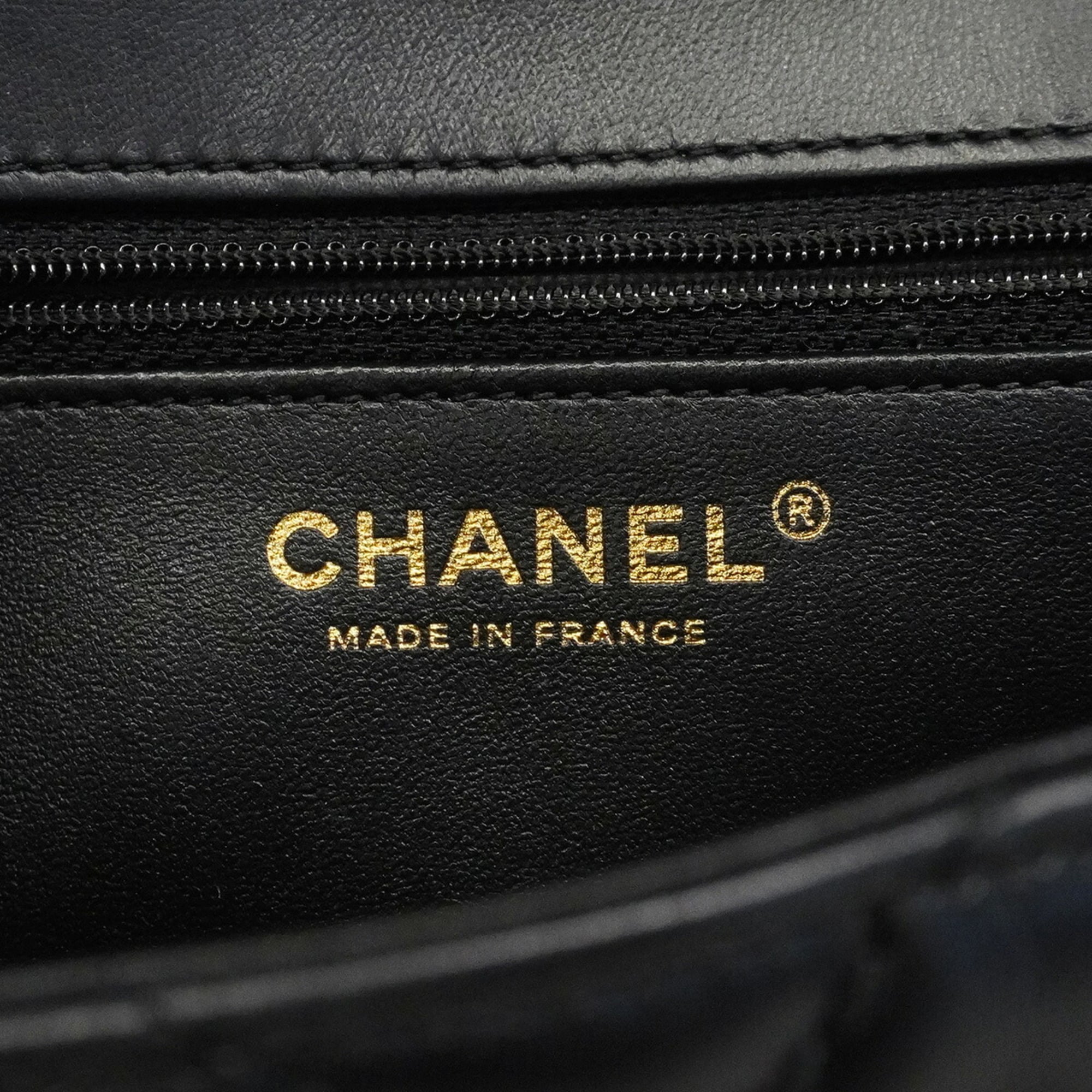 Chanel Black Leather Shoulder Bag (Pre-Owned)