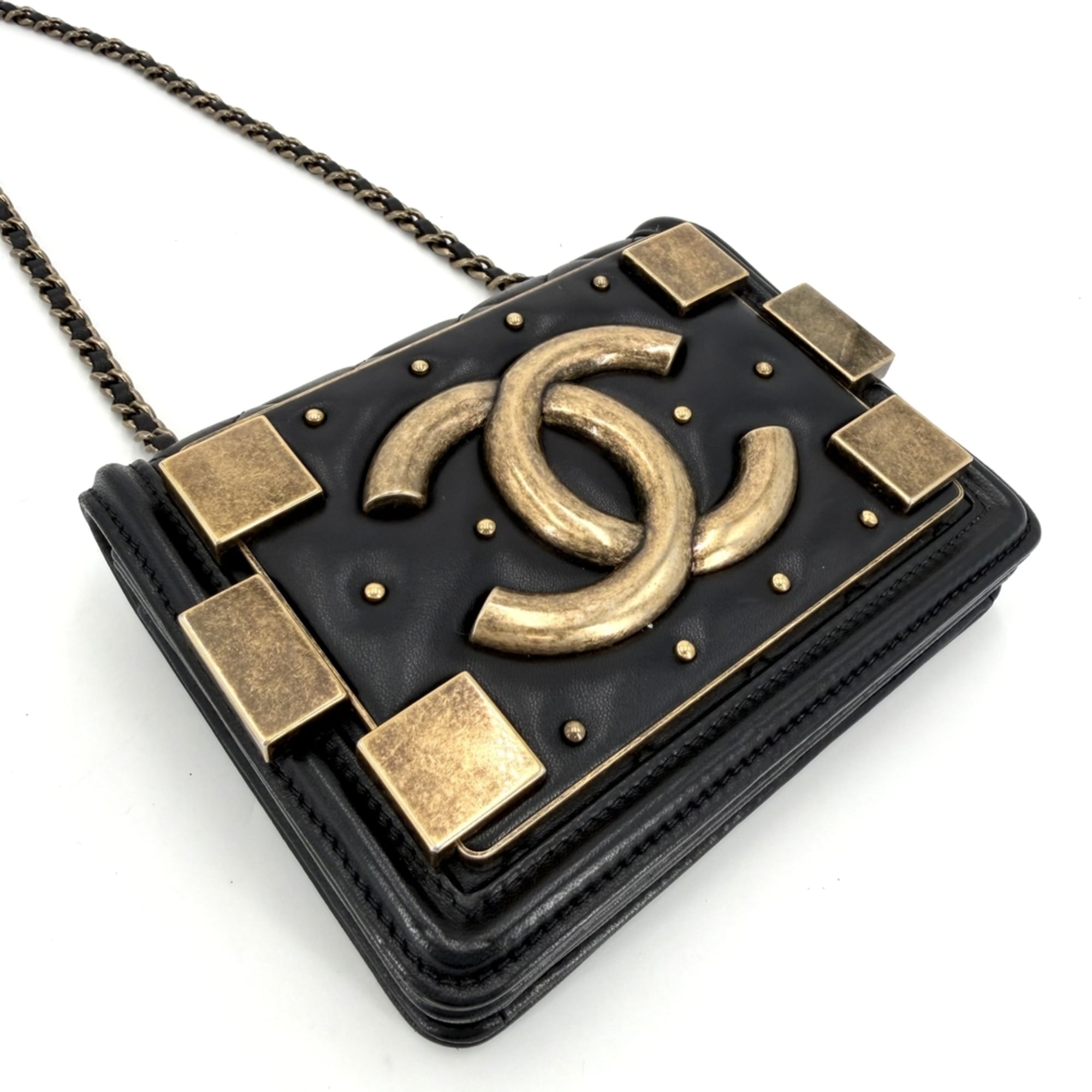 Chanel Matelasse Black Leather Shoulder Bag (Pre-Owned)